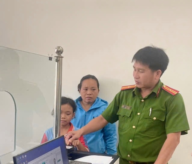 Công an xã Bắc Khánh Vĩnh nổ lực “về đích”  trong thực hiện chỉ tiêu cấp định danh điện tử cho công dân trong lứa tuổi 6 - 14 trên địa bàn xã
