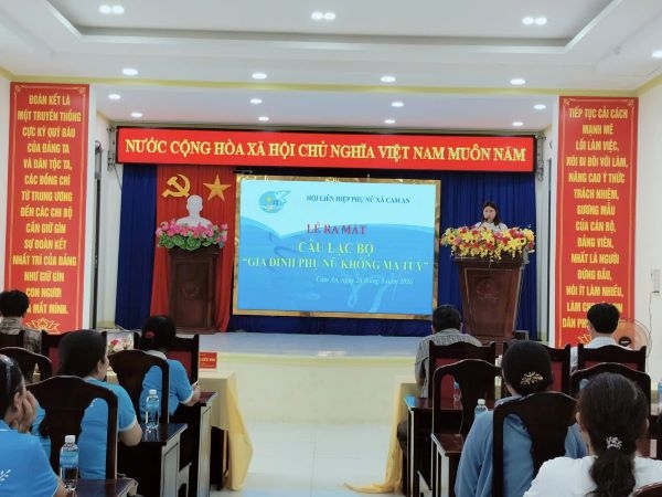Hội Liên hiệp Phụ nữ xã Cam An tổ chức Lễ ra mắt mô hình “Câu lạc bộ gia đình phụ nữ không ma túy”.