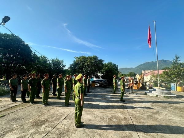 Công an xã Cam An tổ chức Lễ chào cờ đầu tháng 8 năm 2026