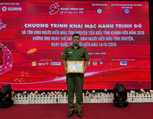 Thiếu tá Trương Minh Loan, cán bộ Công an xã Cam An tấm gương sáng trong phong trào hiến máu tình nguyện.
