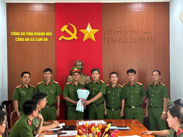 Công an xã Cam An tổ chức Lễ công bố Quyết định của Giám đốc Công an tỉnh Khánh Hòa về công tác cán bộ