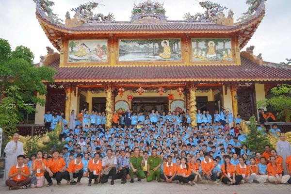 Công an xã Cam Hiệp tuyên truyền kỹ năng phòng cháy, chữa cháy và phòng, chống đuối nước cho hơn 300 học viên khóa tu mùa hè