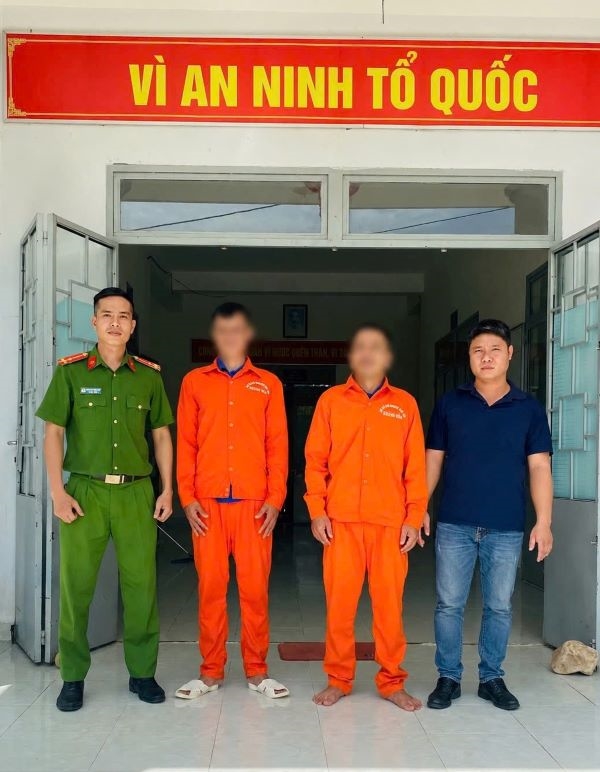 Công an xã Cam Hiệp thi hành quyết định đưa người nghiện ma túy đi cơ sở cai nghiện bắt buộc
