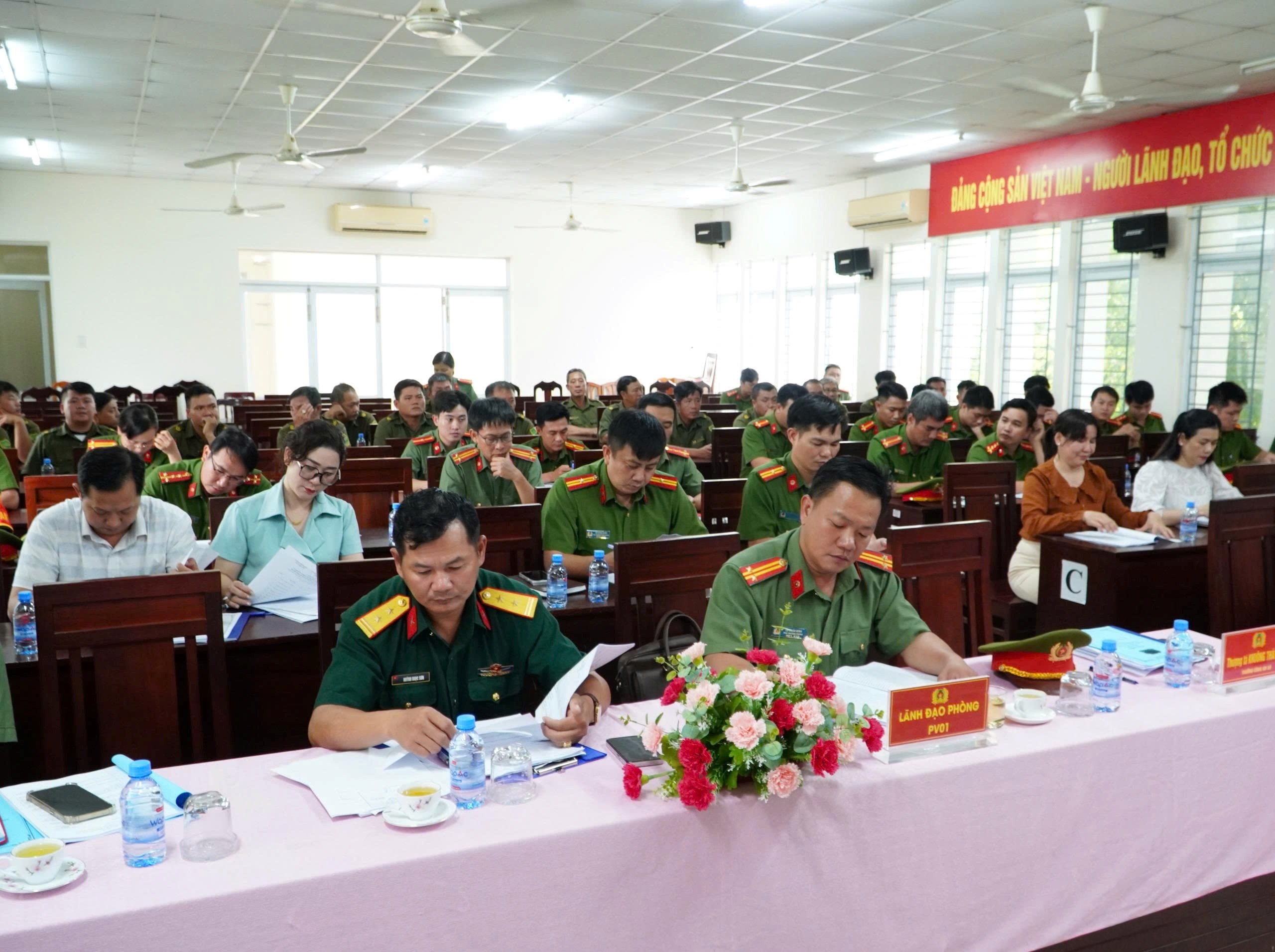 Công an xã Cam Lâm tổ chức hội nghị sơ kết công tác 6 tháng đầu năm 2026