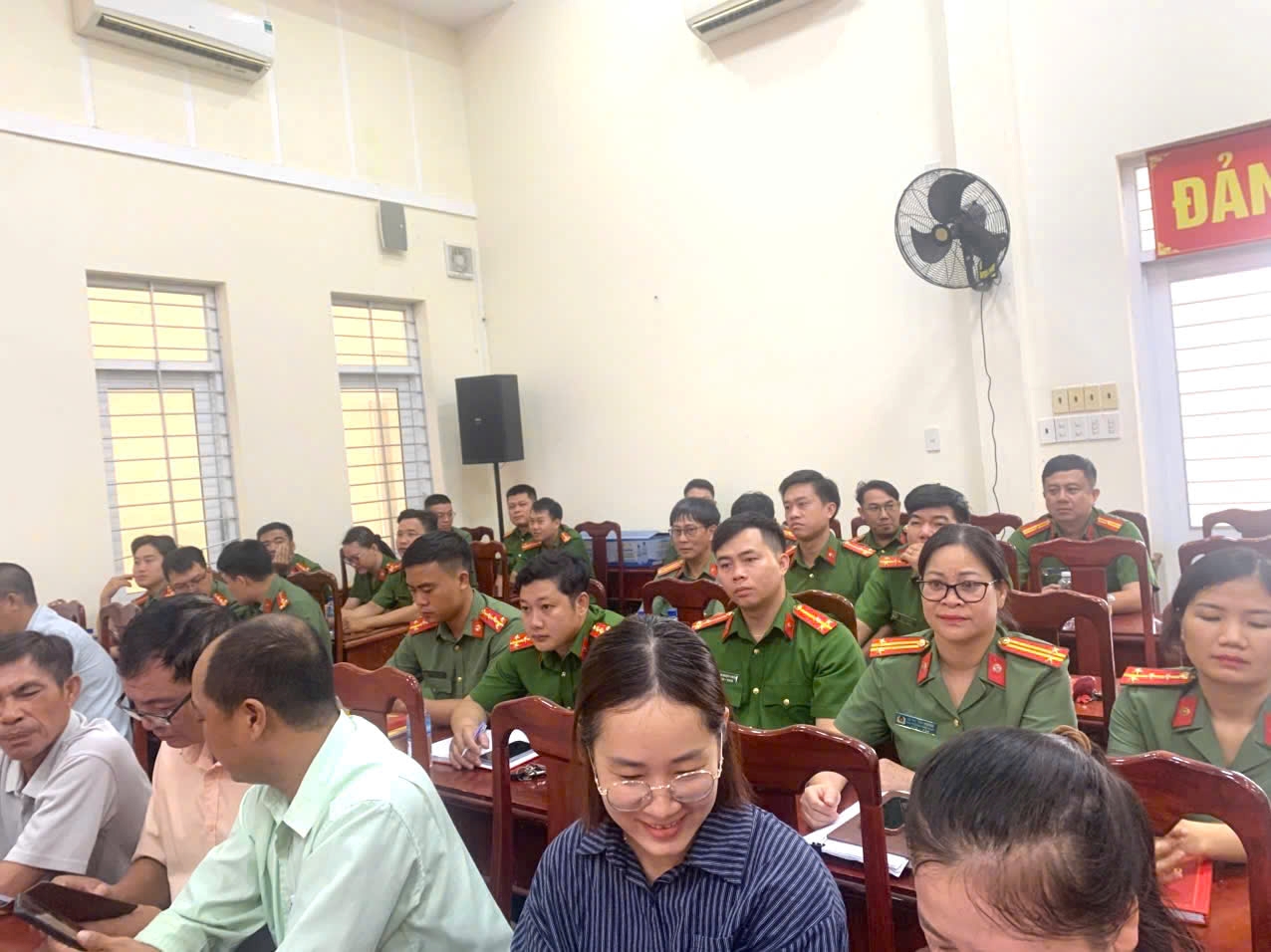 Công an xã Cam Lâm tham dự Hội nghị toàn quốc quán triệt, triển khai thực hiện một số Nghị quyết, Chỉ thị của Bộ Chính trị     trị