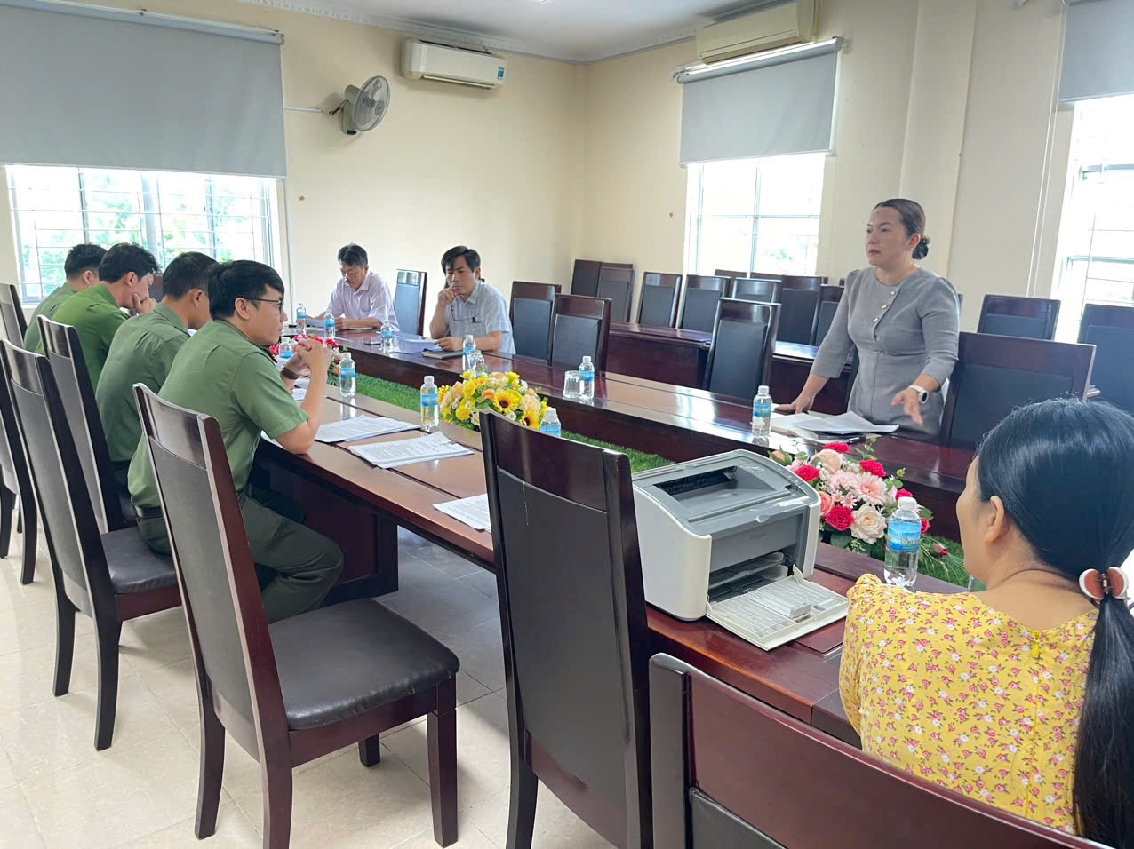 Công an xã Cam Lâm kiểm tra, hướng dẫn các cơ quan, đơn vị trên địa bàn xã triển khai thực hiện việc chấp hành các quy định pháp luật về bảo vệ bí mật nhà nước