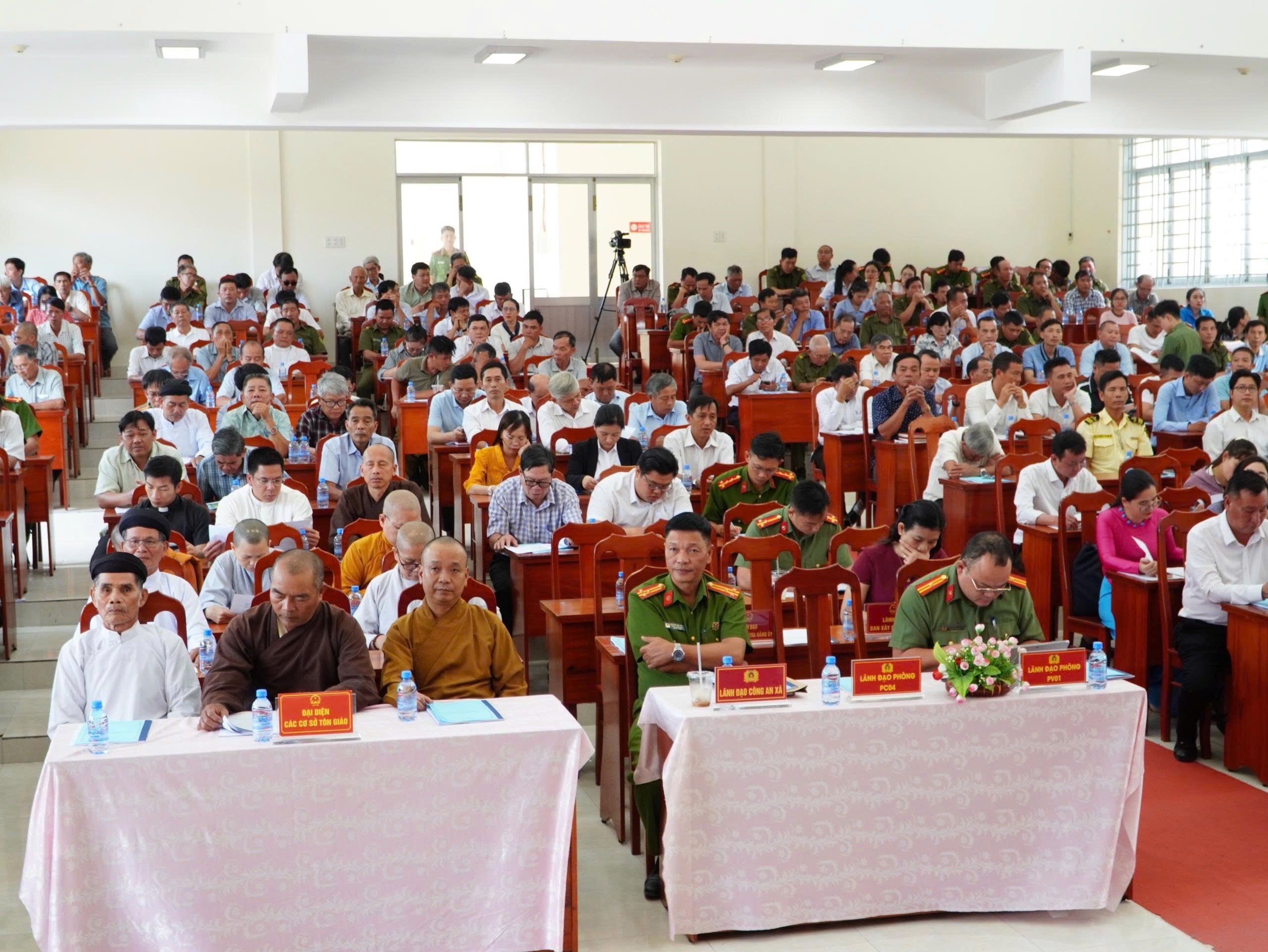 UBND xã Cam Lâm tổ chức Hội nghị triển khai các giải pháp chuyển hóa địa bàn trọng điểm phức tạp về ma túy năm 2026