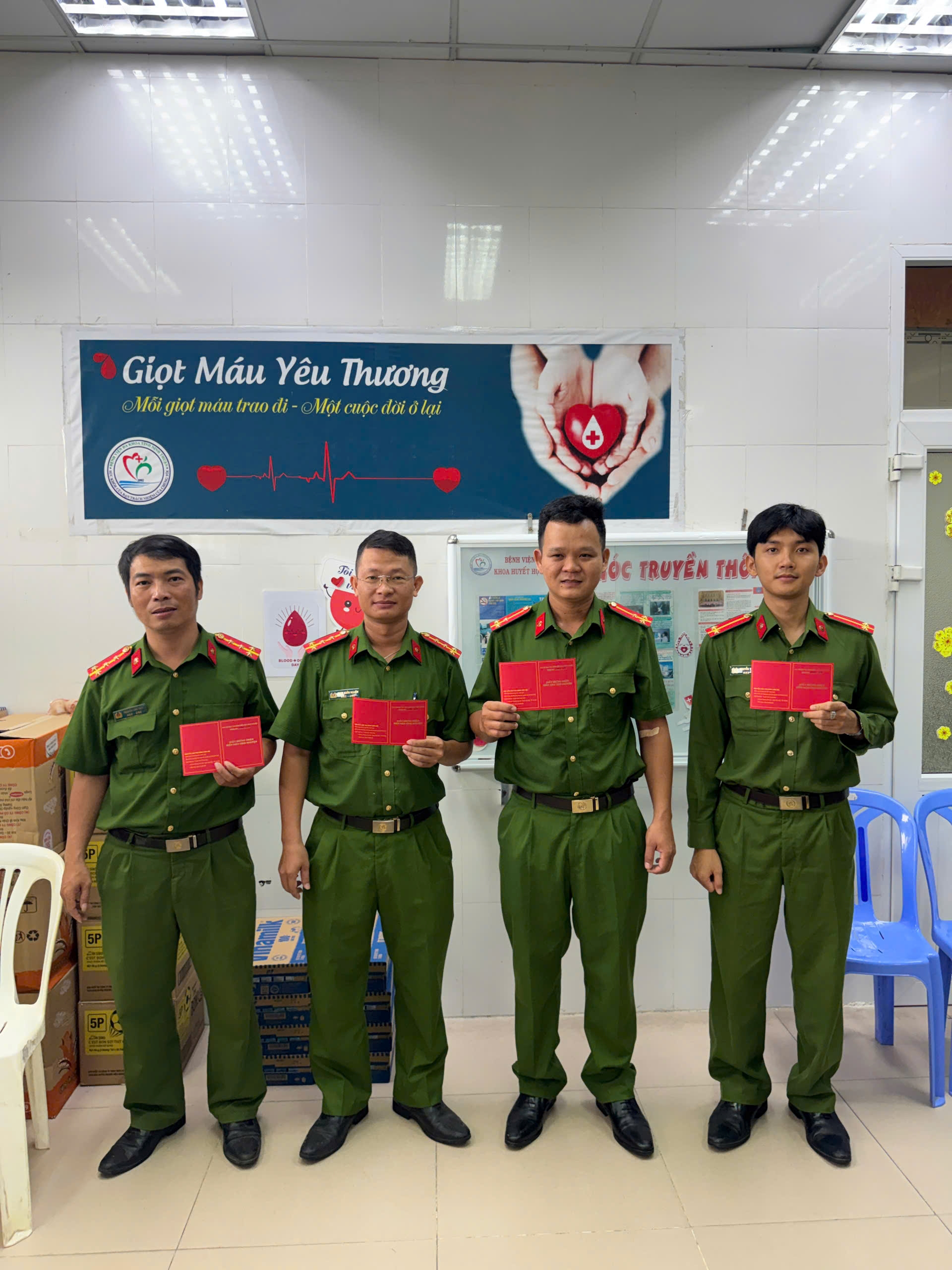 Tuổi trẻ Công an xã Cà Ná tích cực hưởng ứng phong trào hiến máu tình nguyện năm 2026