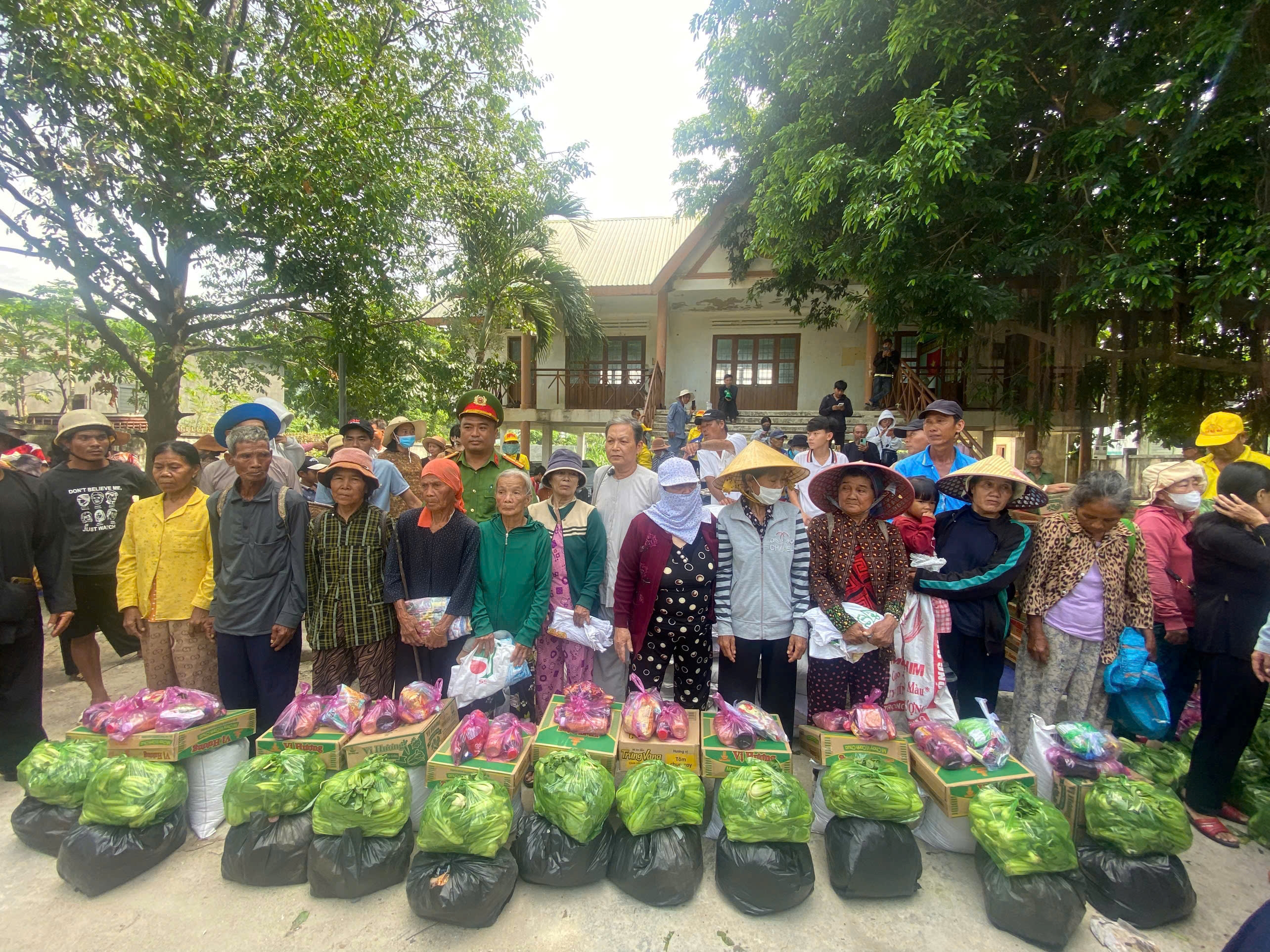 Hưởng ứng phong trào thi đua “3 Nhất” – Mang yêu thương đến đồng bào còn khó khăn