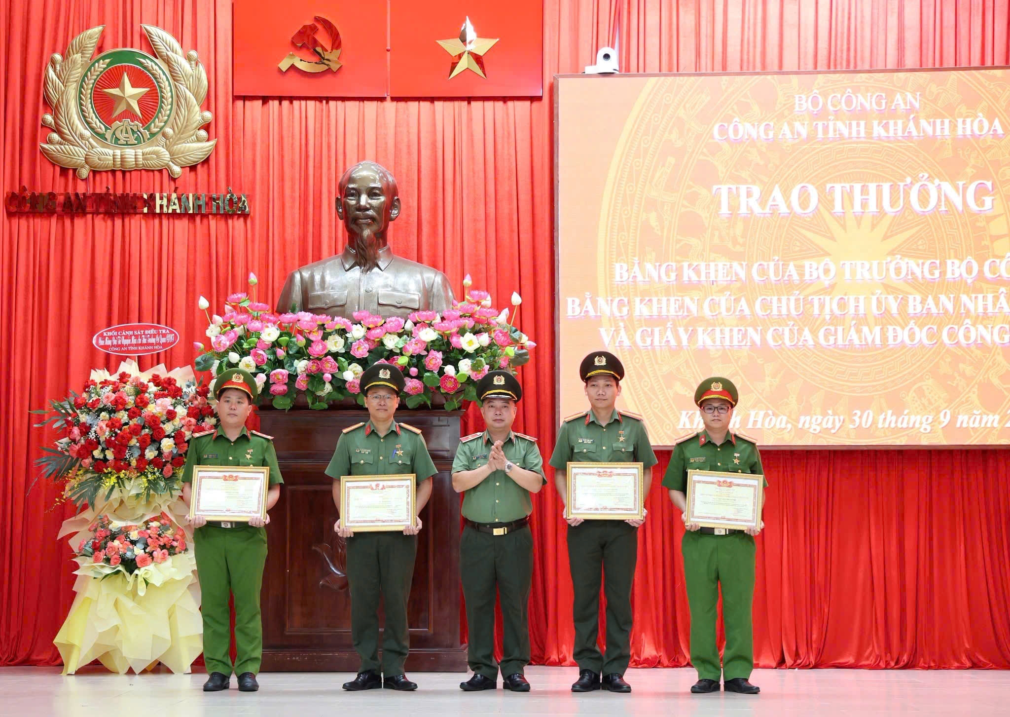 Đ/c Thiếu tá Nguyễn Thành Phú - Trưởng Công an xã Công Hải là 