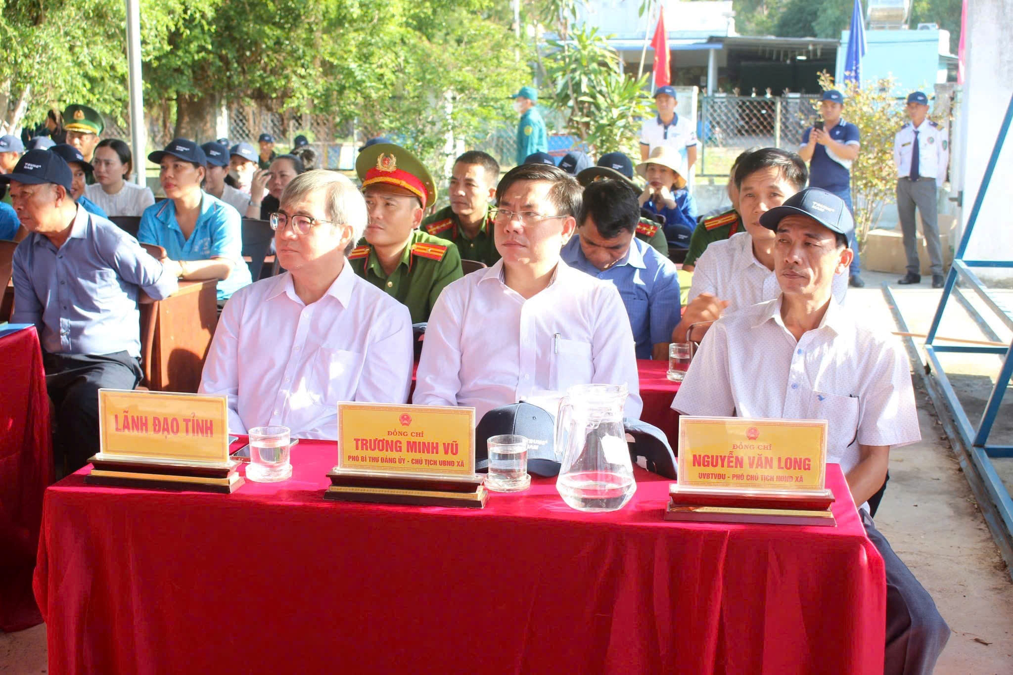 Công an xã Công Hải hưởng ứng Ngày Môi trường thế giới và phong trào toàn dân chung tay bảo vệ môi trường