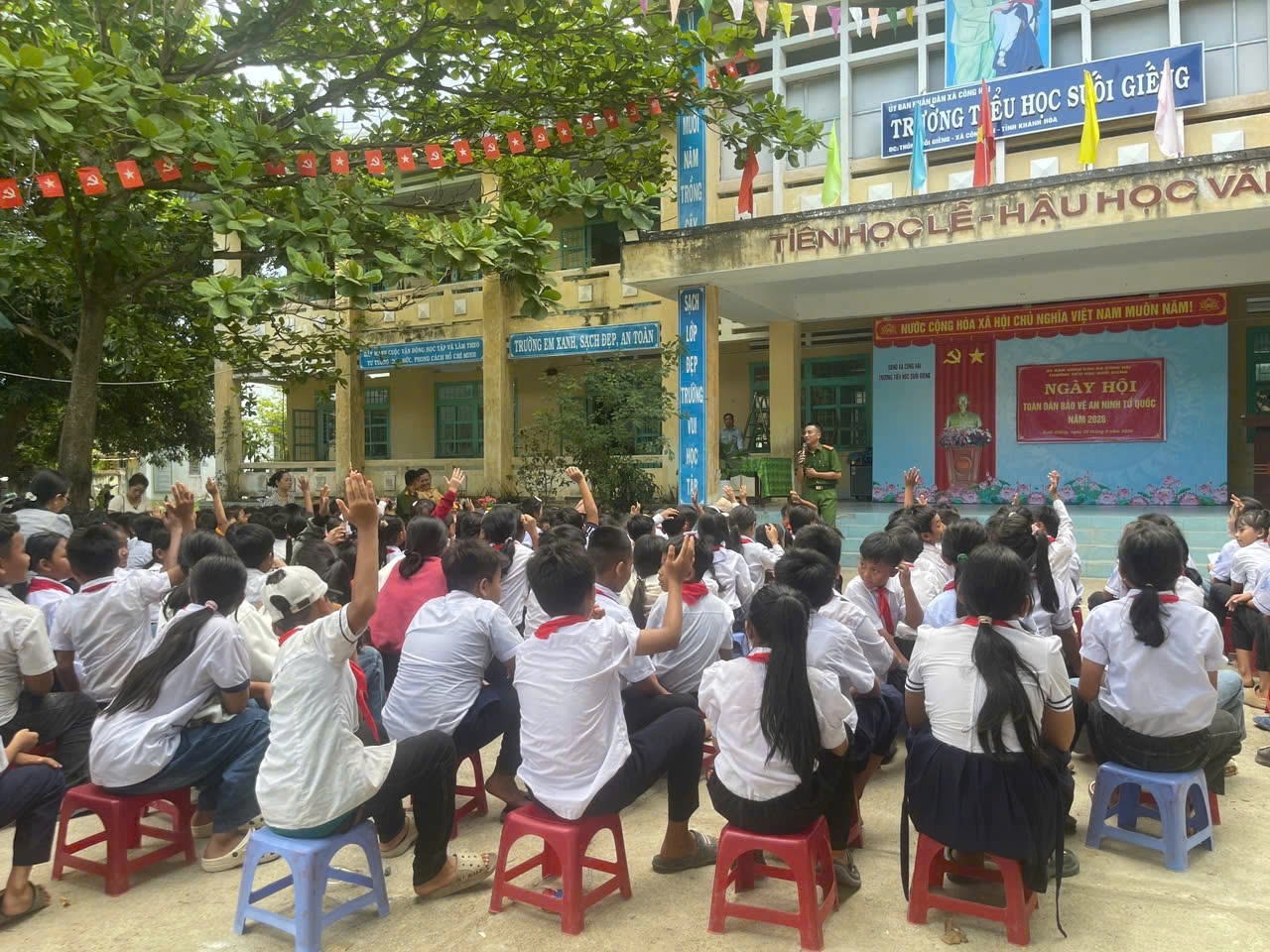 Công an xã Công Hải đẩy mạnh công tác tuyên truyền về phòng chống cháy nổ, phòng chống đuối nước trước kỳ nghỉ hè năm 2026.