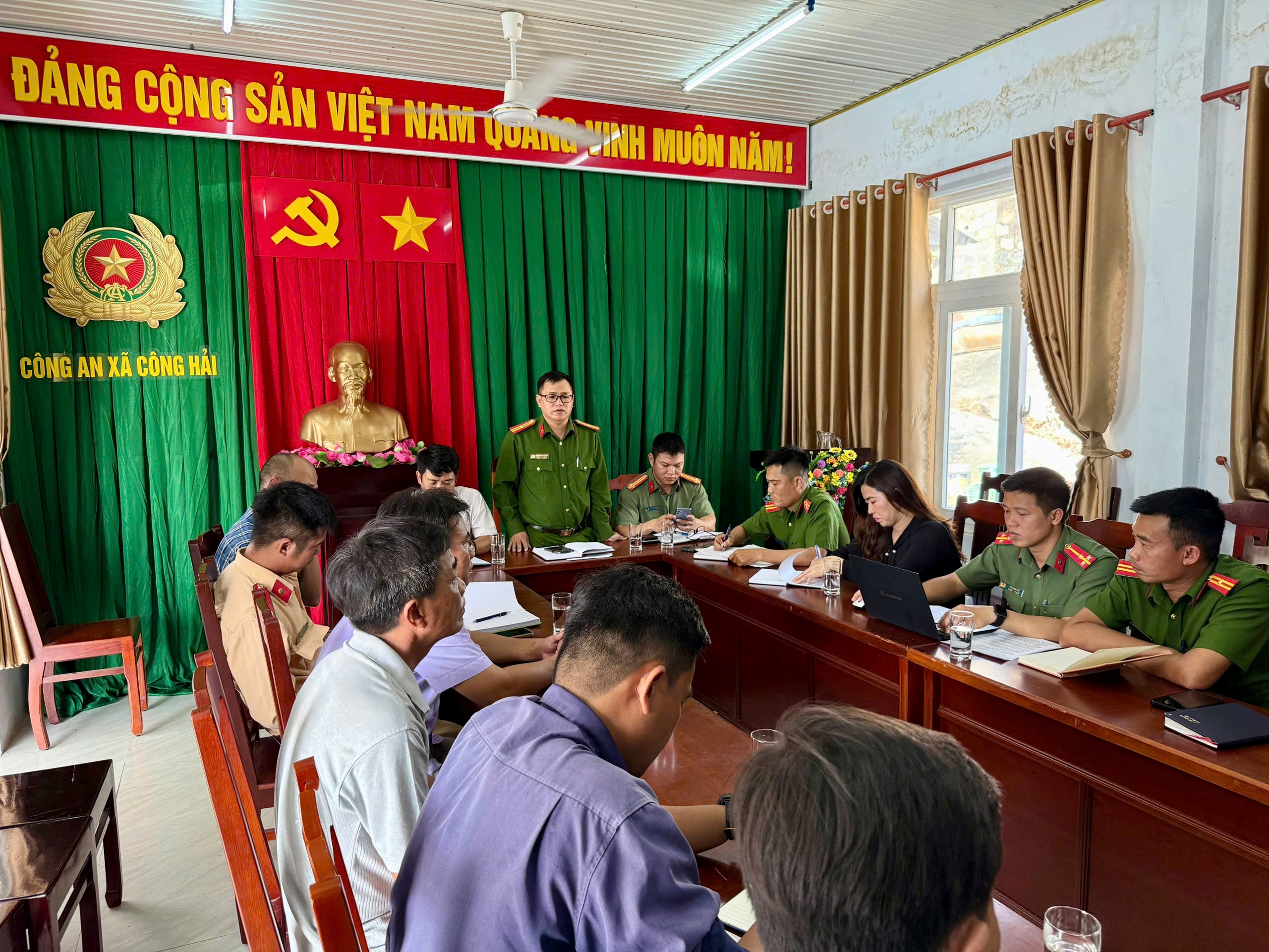 Công an xã Công Hải tăng cường công tác kiểm tra, quản lý hoạt động khai thác khoáng sản trên địa bàn xã