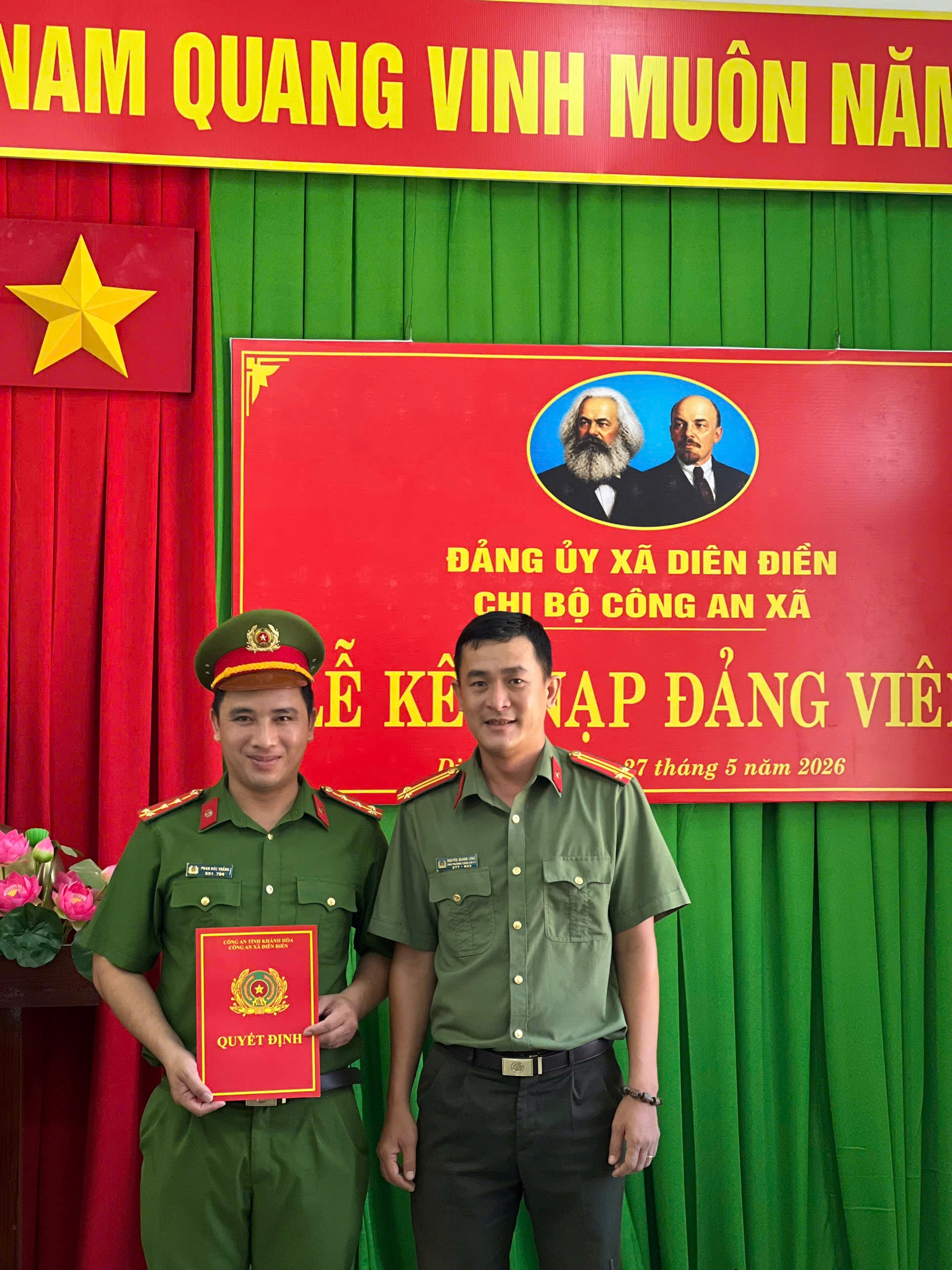 Chi bộ Công an xã Diên Điền tổ chức lễ kết nạp đảng viên mới