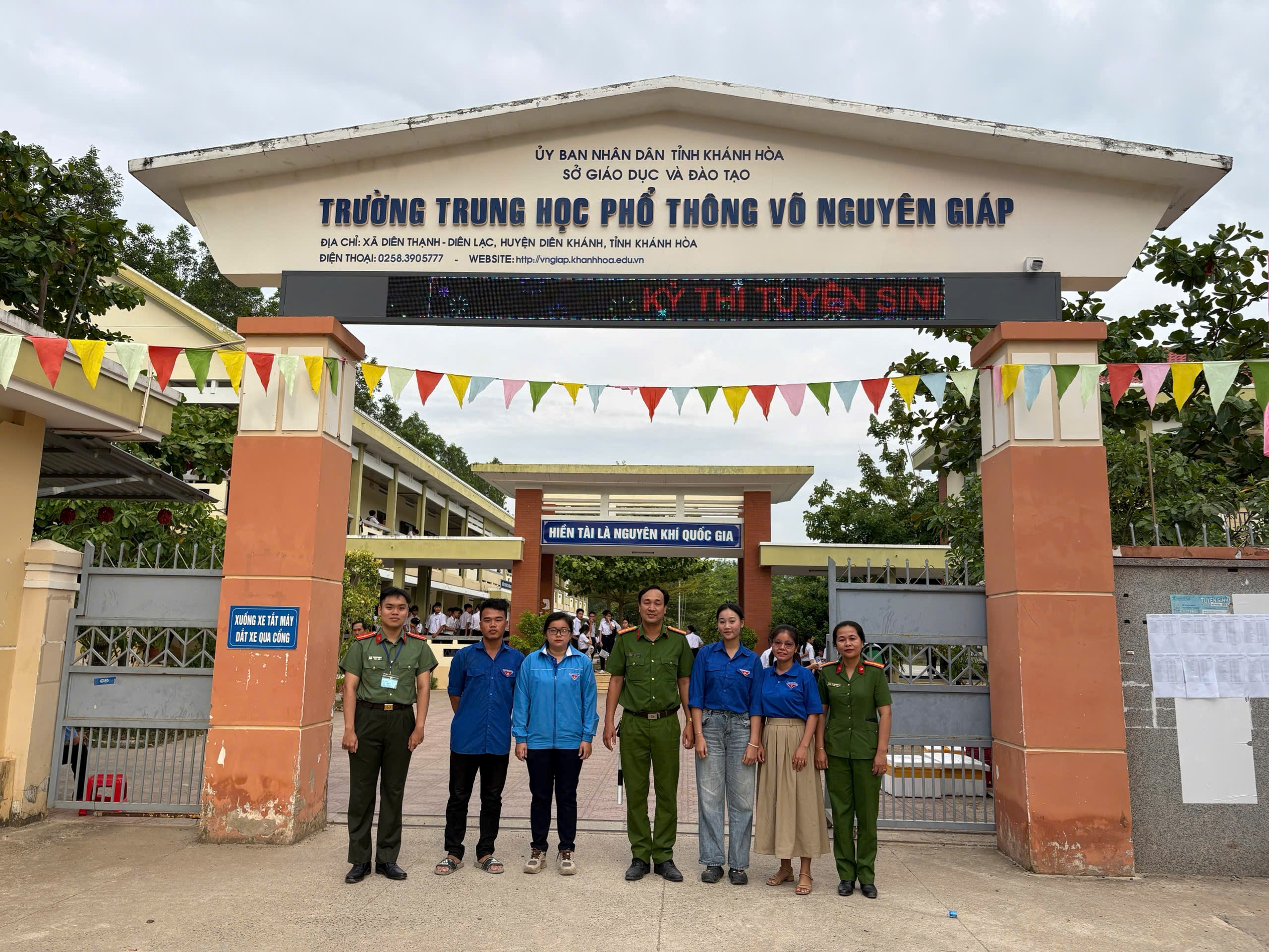 Công an xã Diên Lạc bảo vệ an toàn Kỳ thi tuyển sinh vào lớp 10 THPT tại trường THPT Võ Nguyễn Giáp