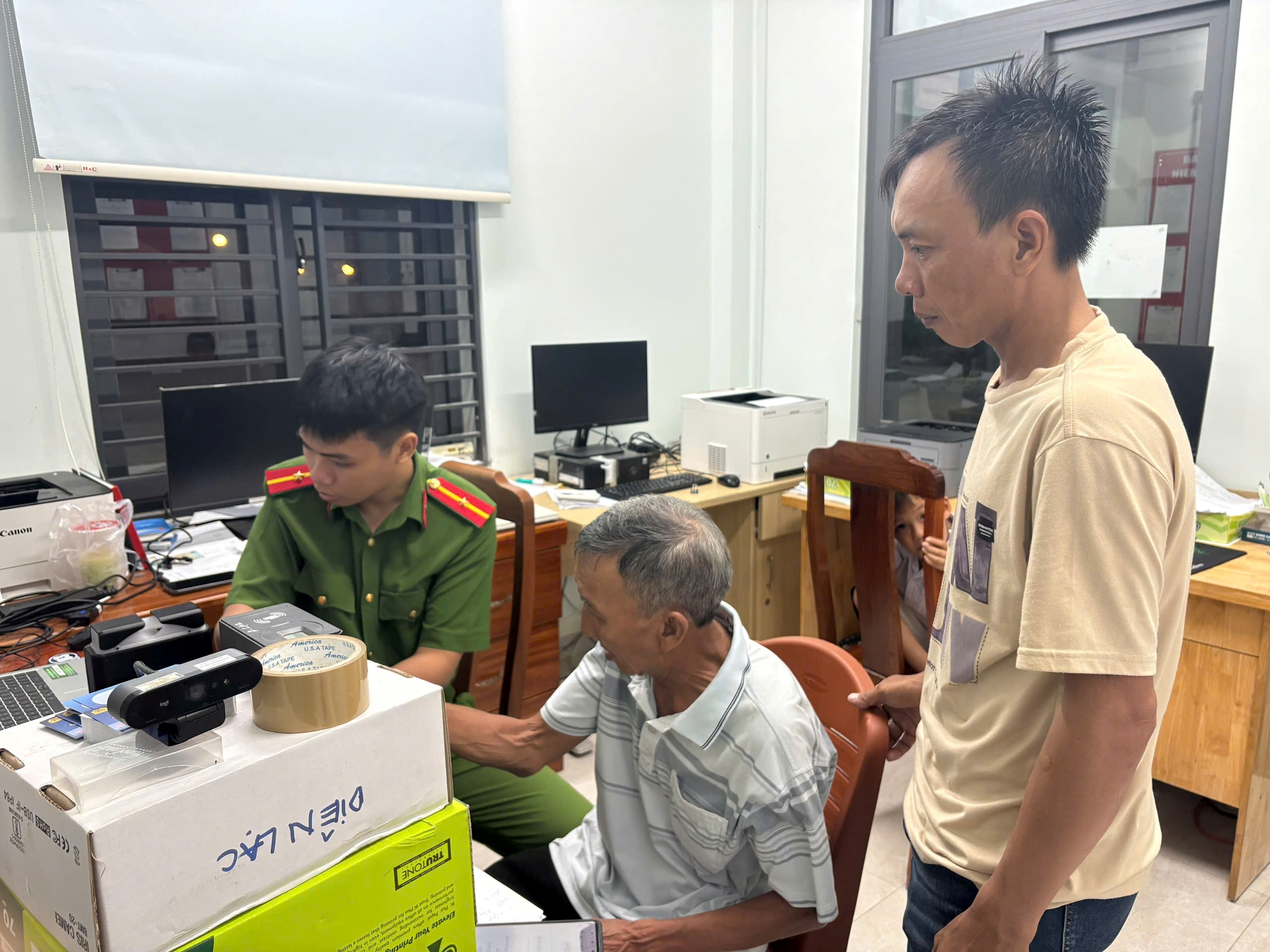 Công an xã Diên Lạc triển khai cao điểm cấp Căn cước cho người dân địa bàn xã Diên Lạc