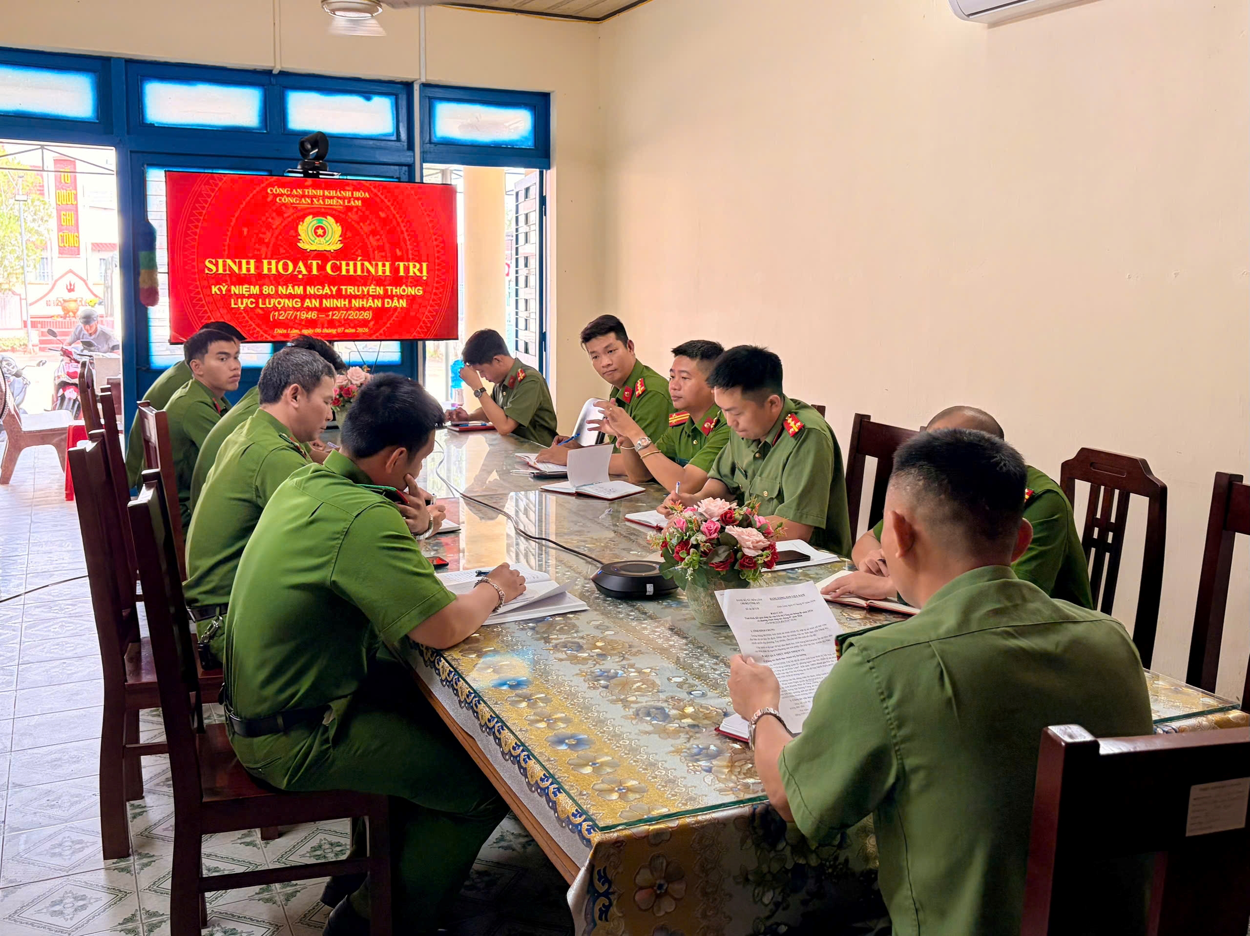 Công an xã Diên Lâm tổ chức sinh hoạt chính trị kỷ niệm 80 năm Ngày truyền thống lực lượng An ninh nhân dân (12/7/1946 – 12/7/2026)