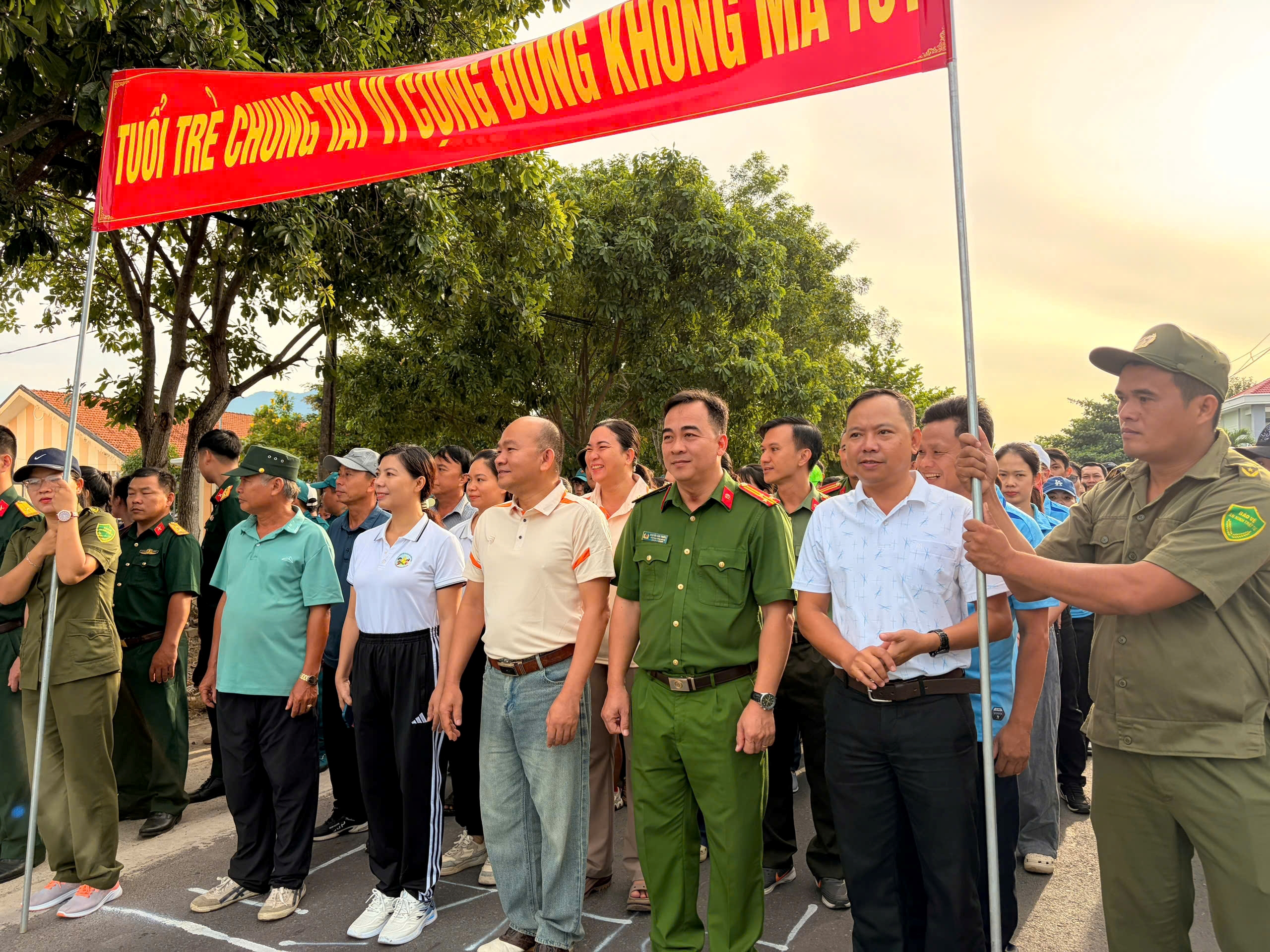 Hơn 600 cán bộ và nhân dân xã Diên Lâm tham gia hưởng ứng Tháng hành động phòng, chống ma túy