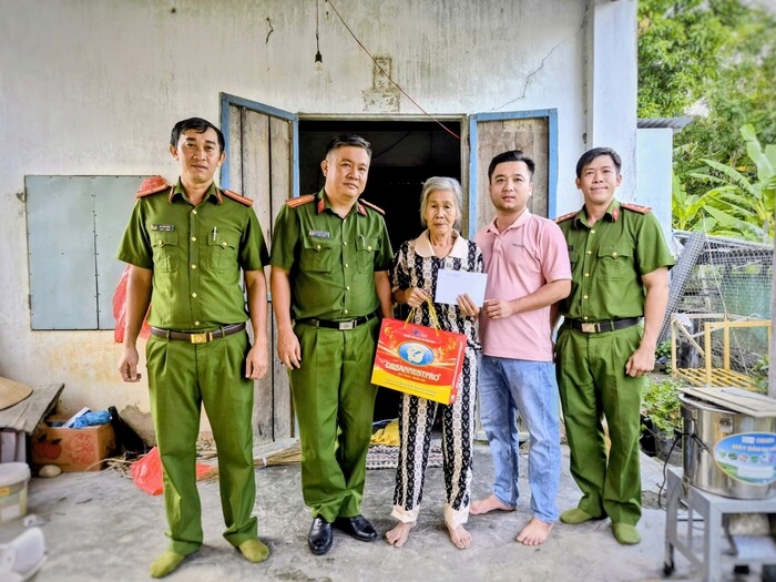 Công an xã Diên Thọ lan tỏa tinh thần “Gần dân nhất” qua hoạt động an sinh xã hội dịp 20/10