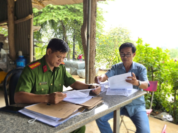 Công an xã Diên Thọ tăng cường quản lý, bảo đảm an toàn trong hoạt động sử dụng vật liệu nổ công nghiệp