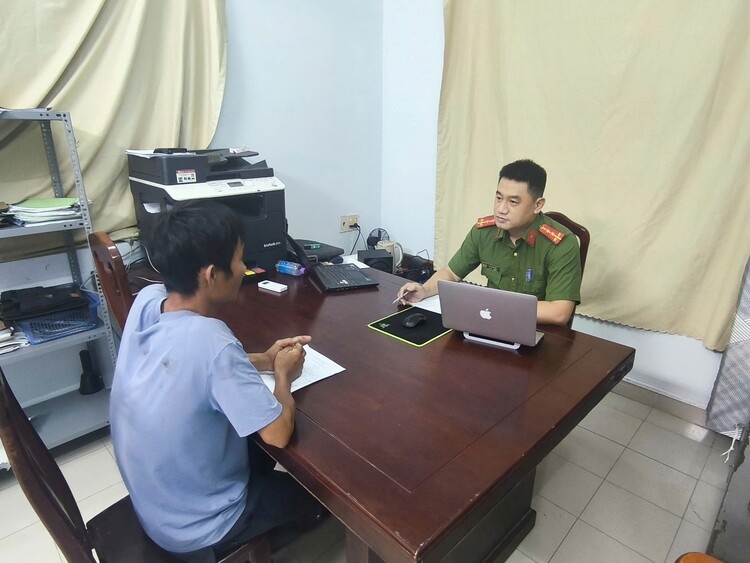 Mâu thuẫn trên bàn nhậu, đối tượng dùng kéo đâm bạn cùng bàn gây thương tích