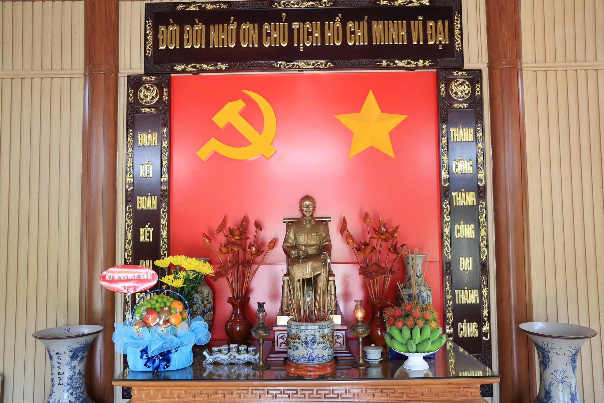 Công an xã Đông Khánh Sơn phối hợp tổ chức Lễ dâng hương Chủ tịch Hồ Chí Minh