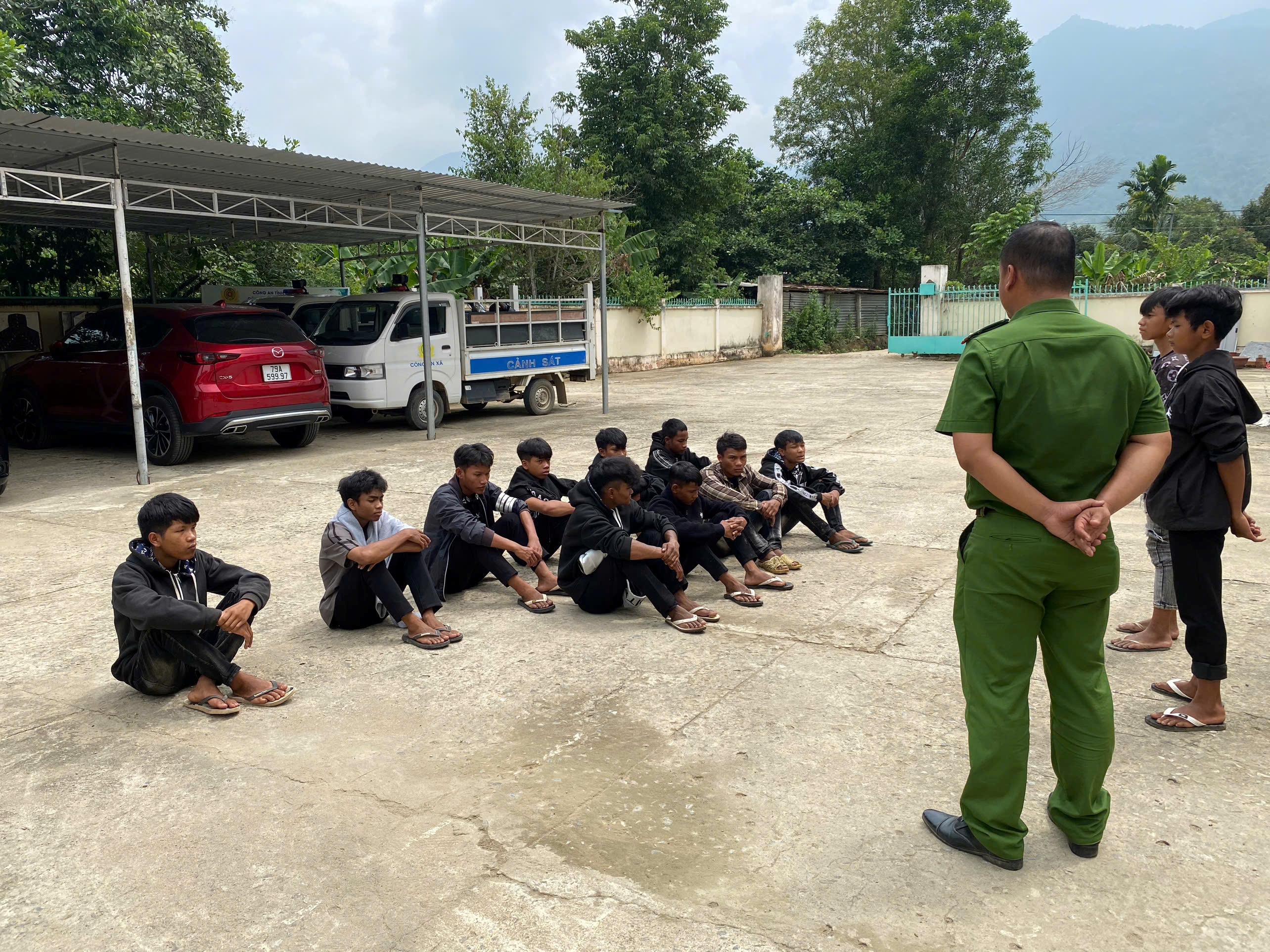 Công an xã Đông Khánh Sơn kịp thời hòa giải mâu thuẫn, ngăn ngừa nguy cơ thanh thiếu niên tụ tập gây mất an ninh, trật tự