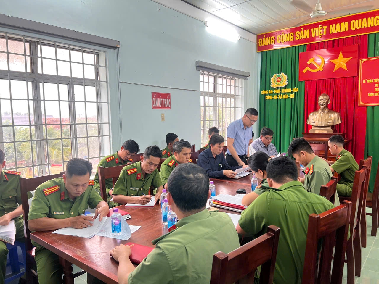 Chi bộ Công an xã Hòa Trí tổ chức Hội nghị thông qua dự thảo Báo cáo kết quả giám sát của Đảng ủy xã Hòa Trí