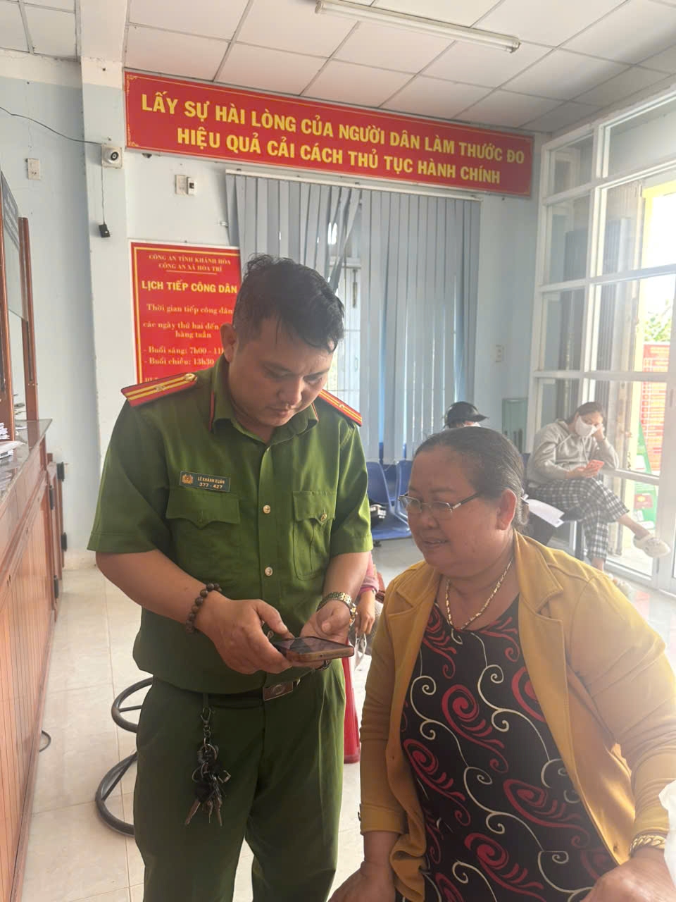 Thiếu tá Lê Khánh Xuân: “Còn dân liên hệ là còn làm việc”
