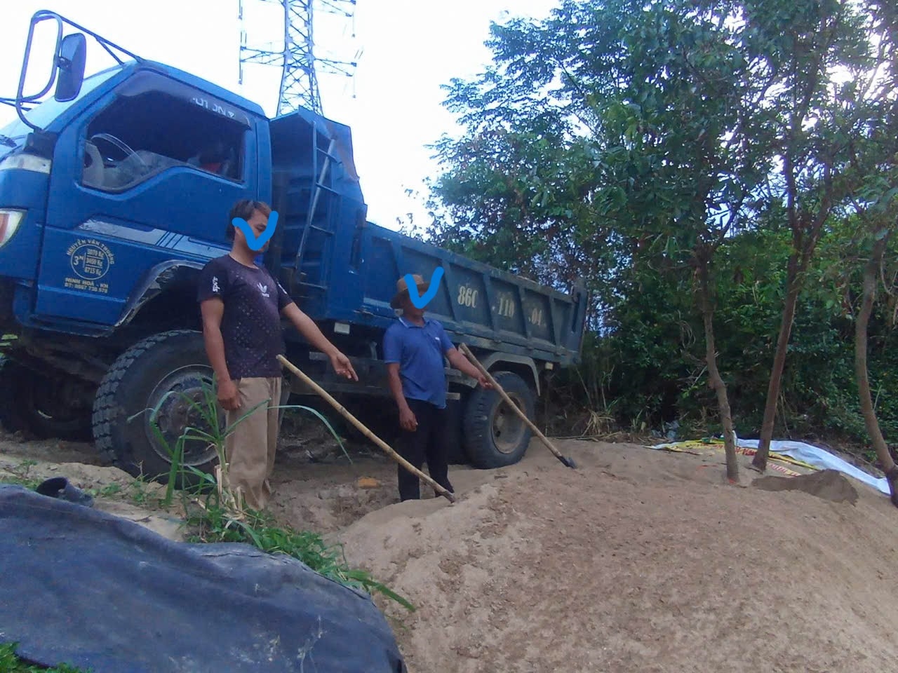 Công an xã Hòa Trí quyết liệt đấu tranh với nạn khai thác cát trái phép bảo vệ dòng sông Lốt