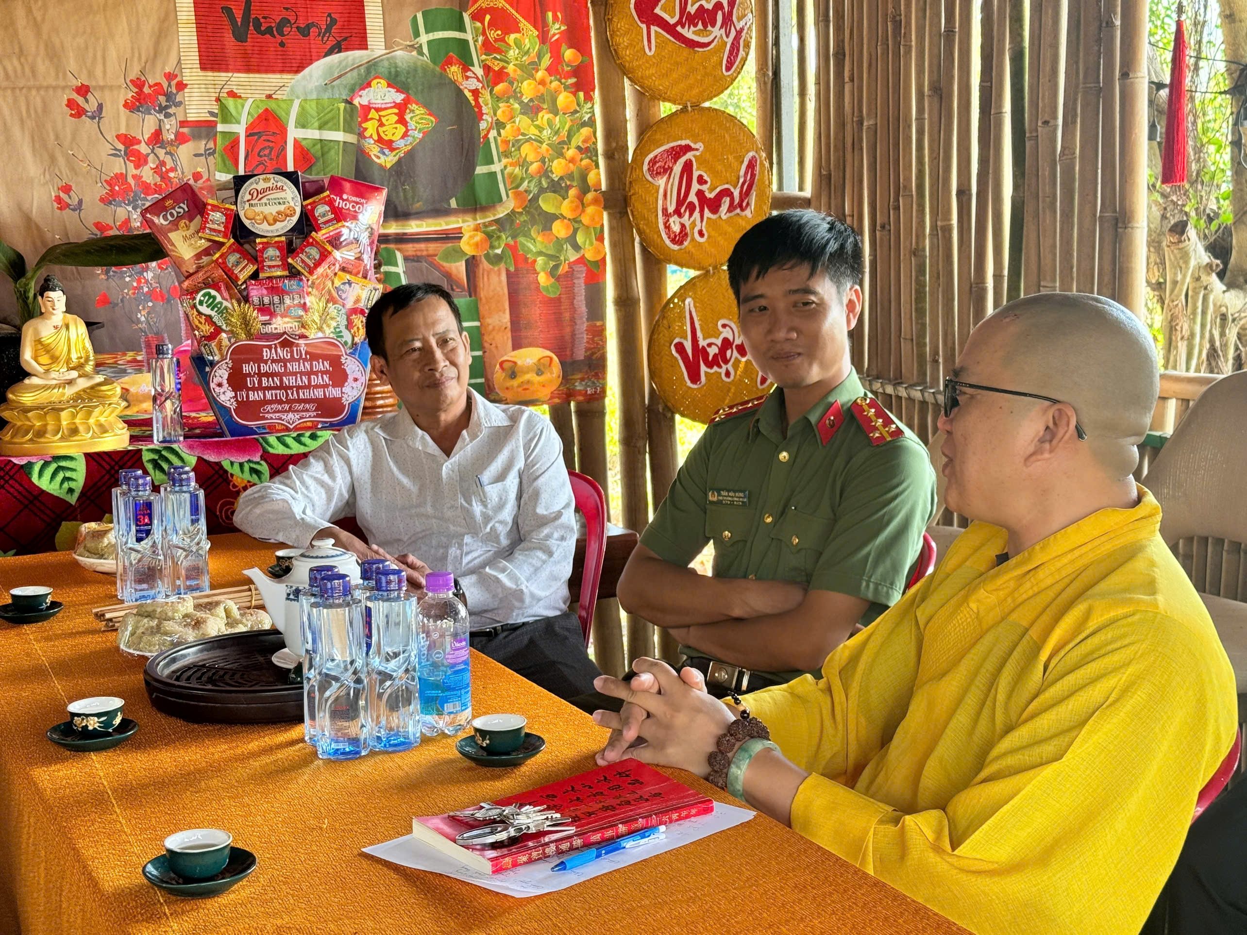 Công an xã Khánh Vĩnh cùng cấp ủy, chính quyền địa phương thăm, chúc mừng các cơ sở tôn giáo nhân dịp Đại lễ Vu Lan năm 2026