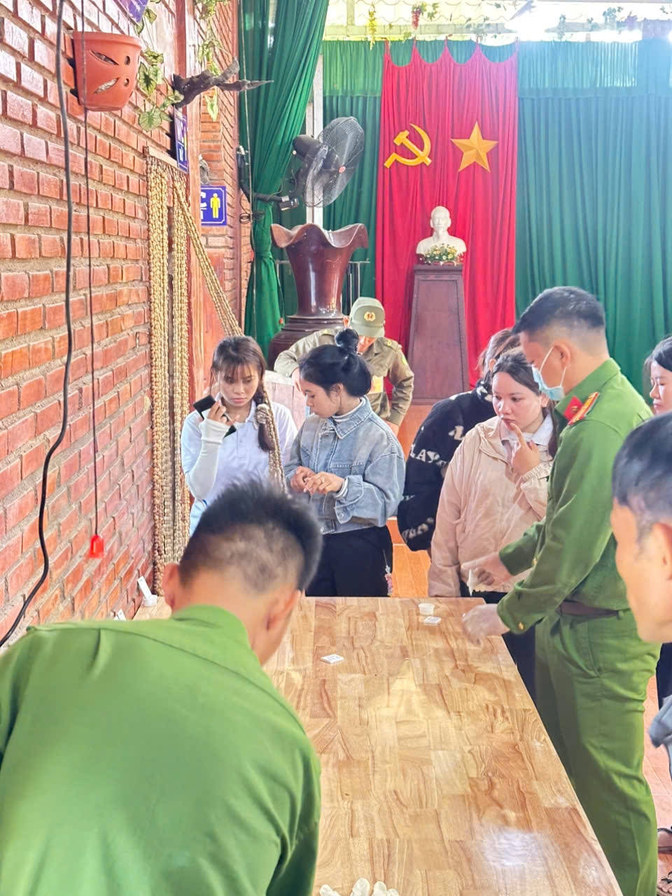 Công an xã Khánh Vĩnh tiếp tục ra quân tổng rà soát và xét nghiệm ma túy tại Công viên du lịch Yangbay
