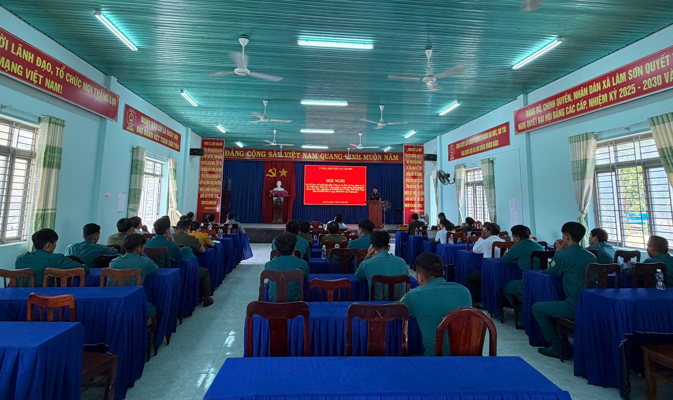 Công an xã Lâm Sơn tổ chức Hội nghị ký kết quy chế phối hợp thực hiện Nghị định số 02/2020/NĐ-CP
