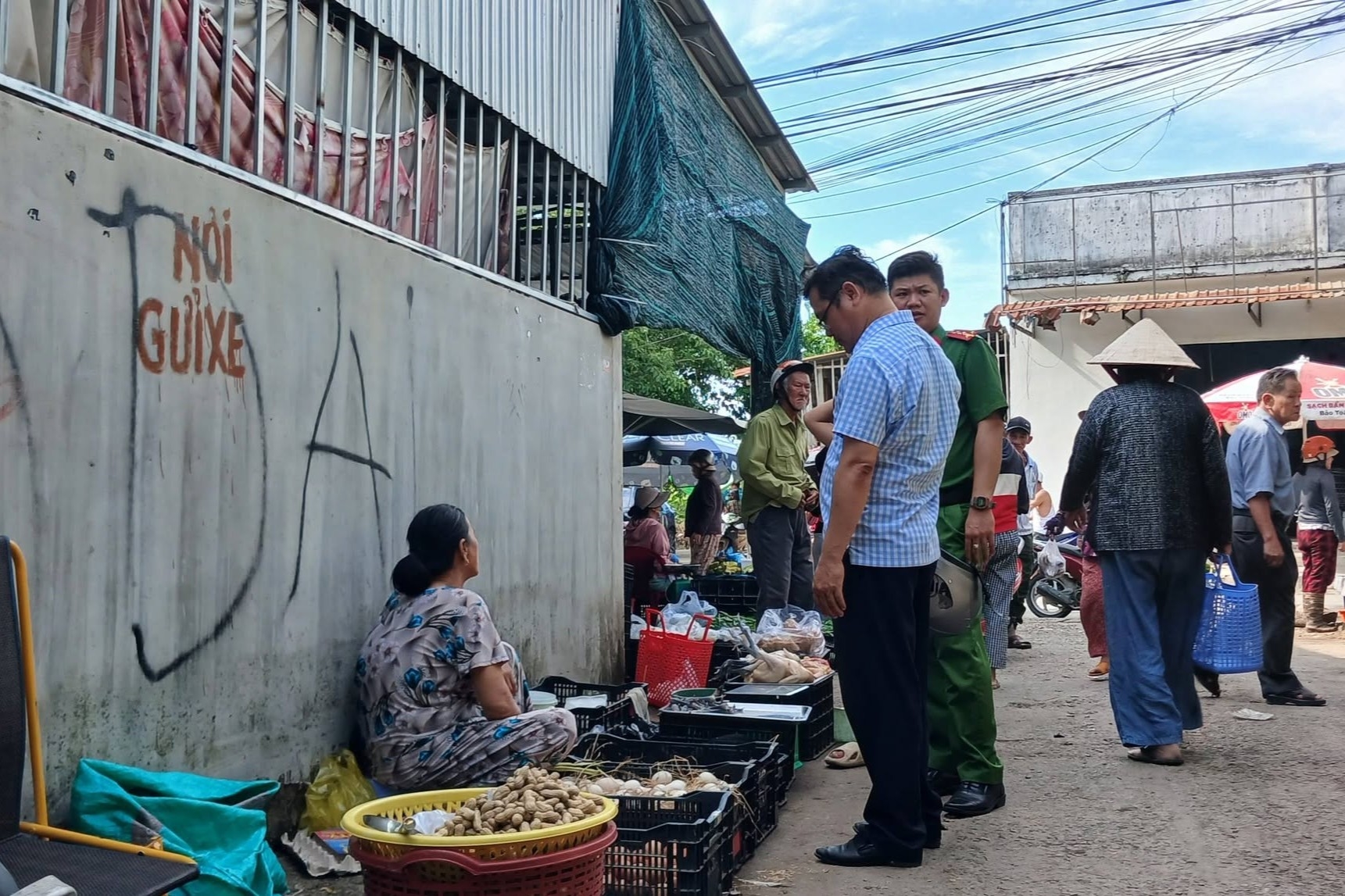 Công an xã Mỹ Sơn ra quân bảo đảm trật tự khu vực chợ Mỹ Sơn