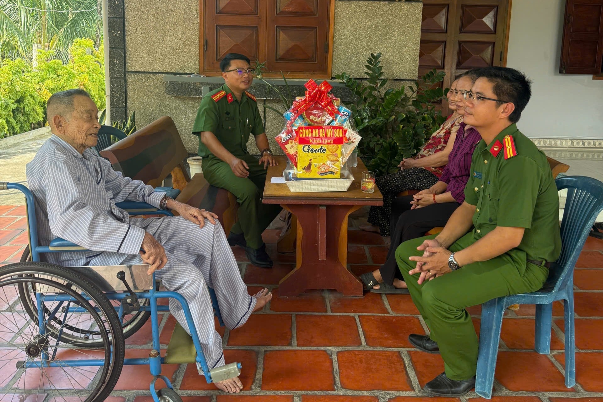 Tuổi trẻ Công an xã Mỹ Sơn xung kích thực hiện phong trào thi đua “Ba nhất”
