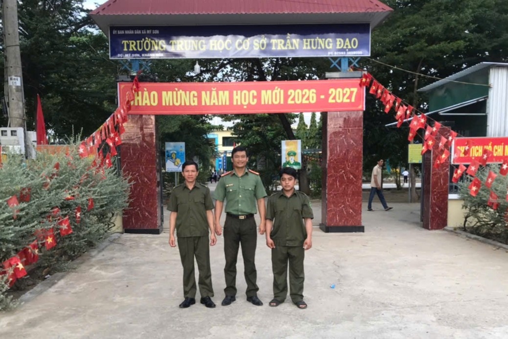 Công an xã Mỹ Sơn bảo đảm an toàn ngày khai giảng năm học mới