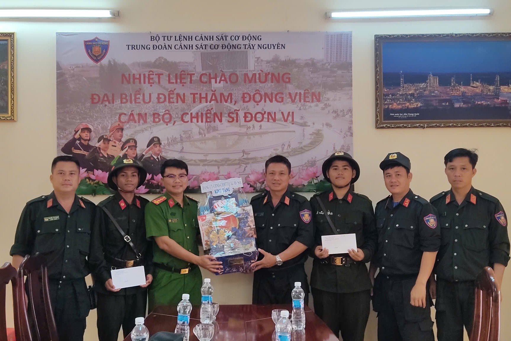 UBND xã Mỹ Sơn tổ chức thăm, tặng quà chiến sỹ mới nhập ngũ năm 2026