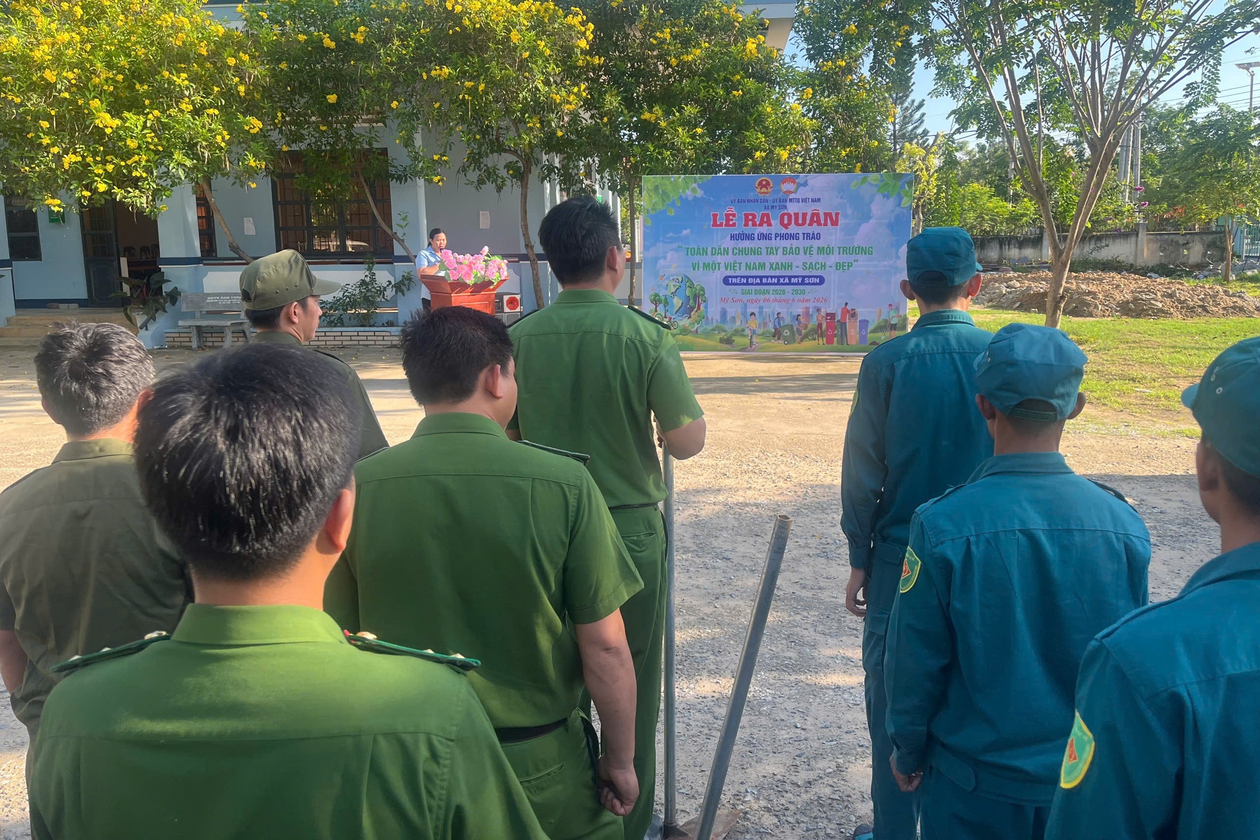 Công an xã Mỹ Sơn hưởng ứng phong trào thi đua “Toàn dân chung tay bảo vệ môi trường, vì một Việt Nam xanh - sạch - đẹp” năm 2026