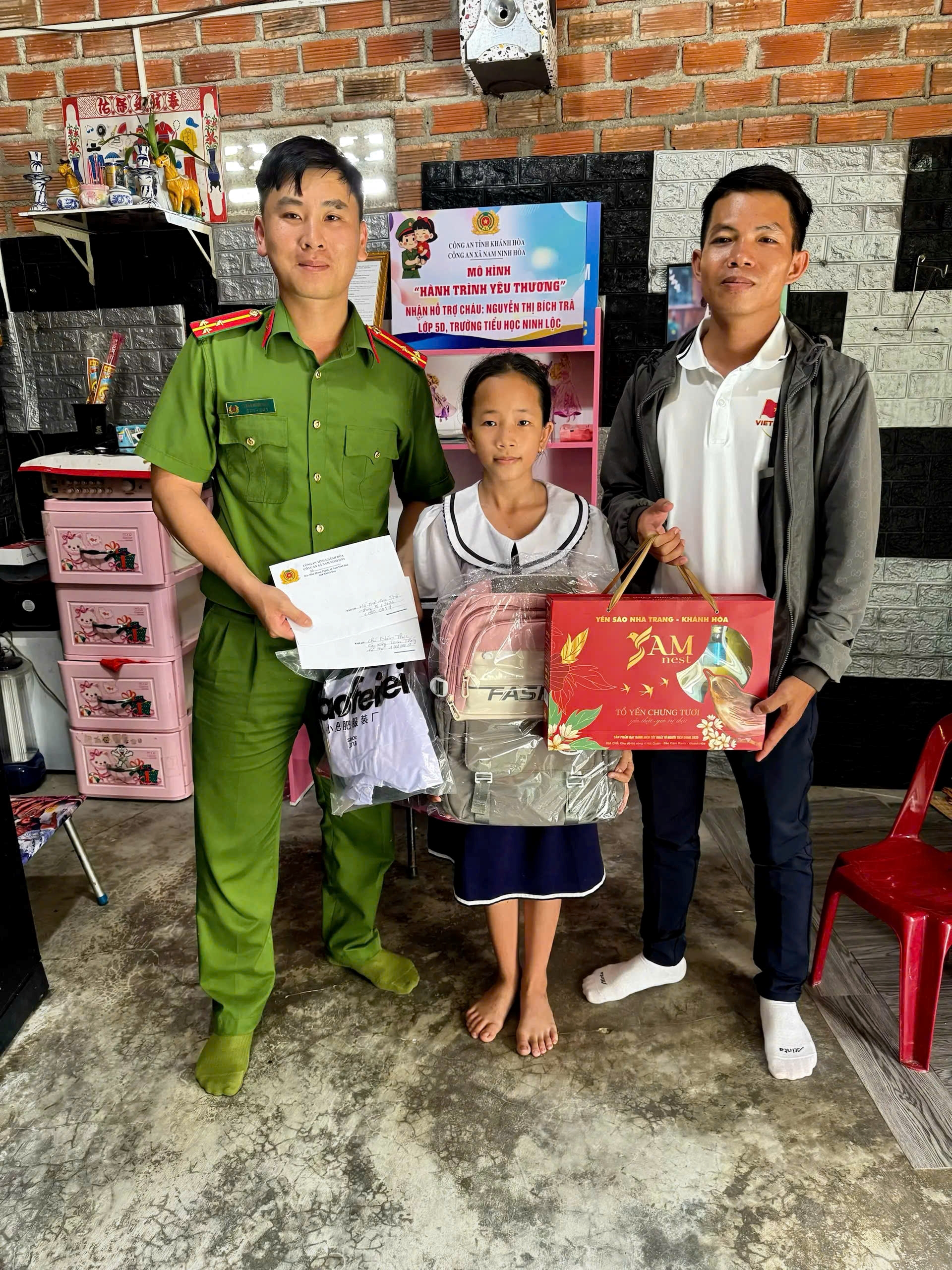 Hành trình yêu thương – Tiếp sức cho em đến trường