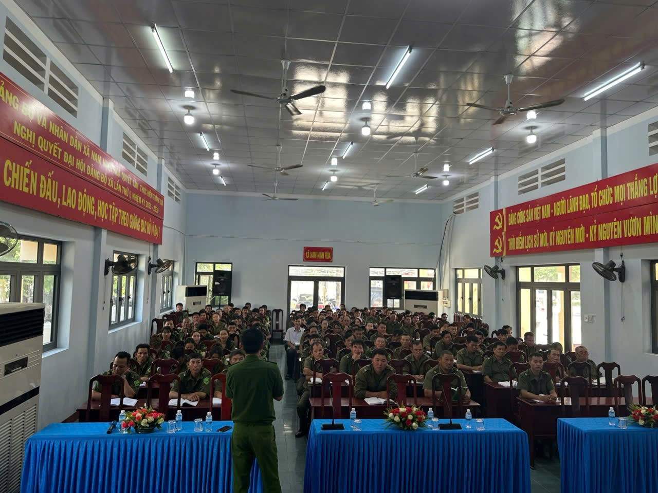 Tổ chức lớp huấn luyện, bồi dưỡng nghiệp vụ cho lực lượng bảo vệ an ninh, trật tự ở cơ sở