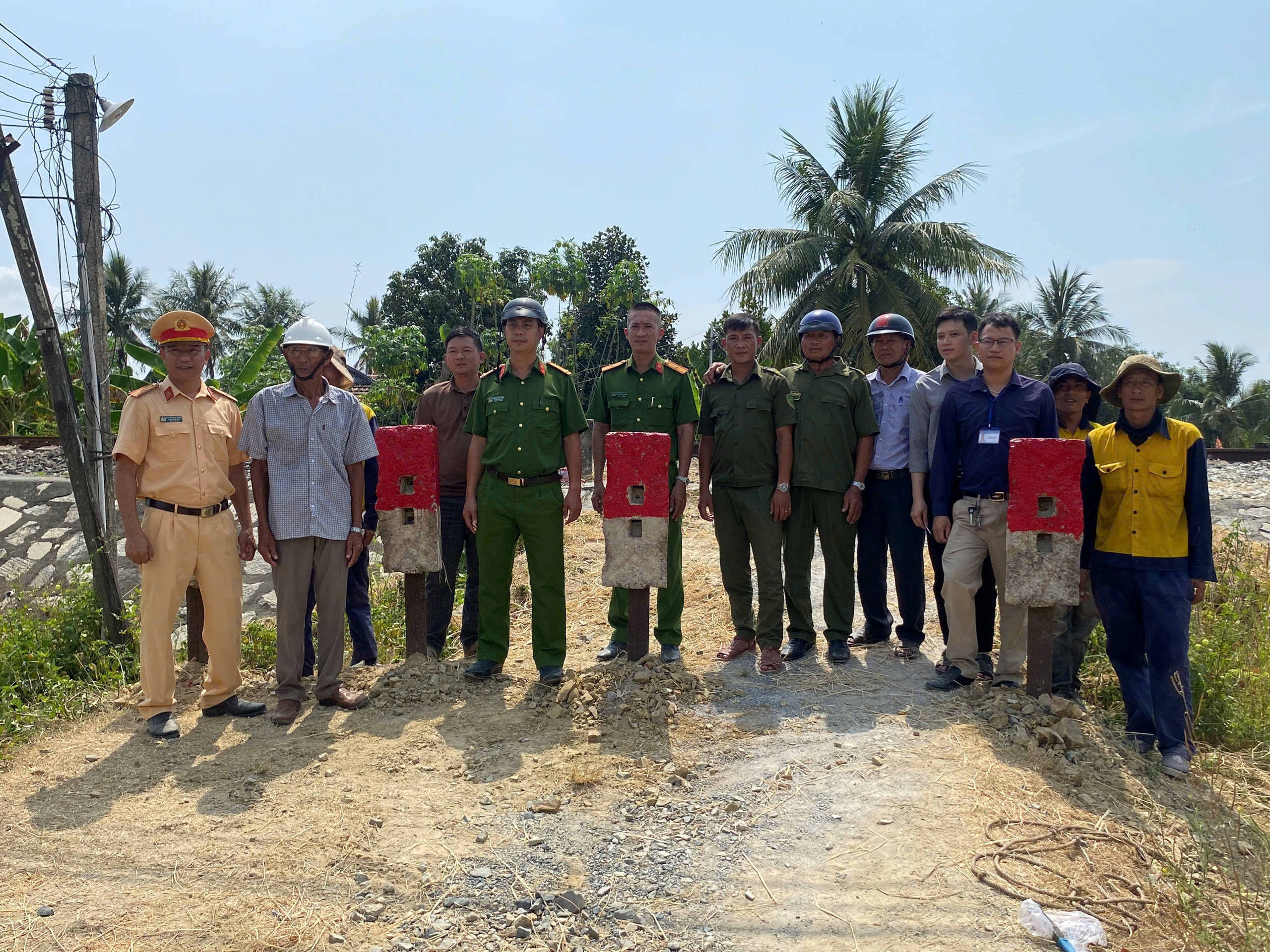 Xã Nam Ninh Hòa quyết tâm xóa bỏ các lối đi tự mở qua đường sắt, bảo vệ tính mạng Nhân dân