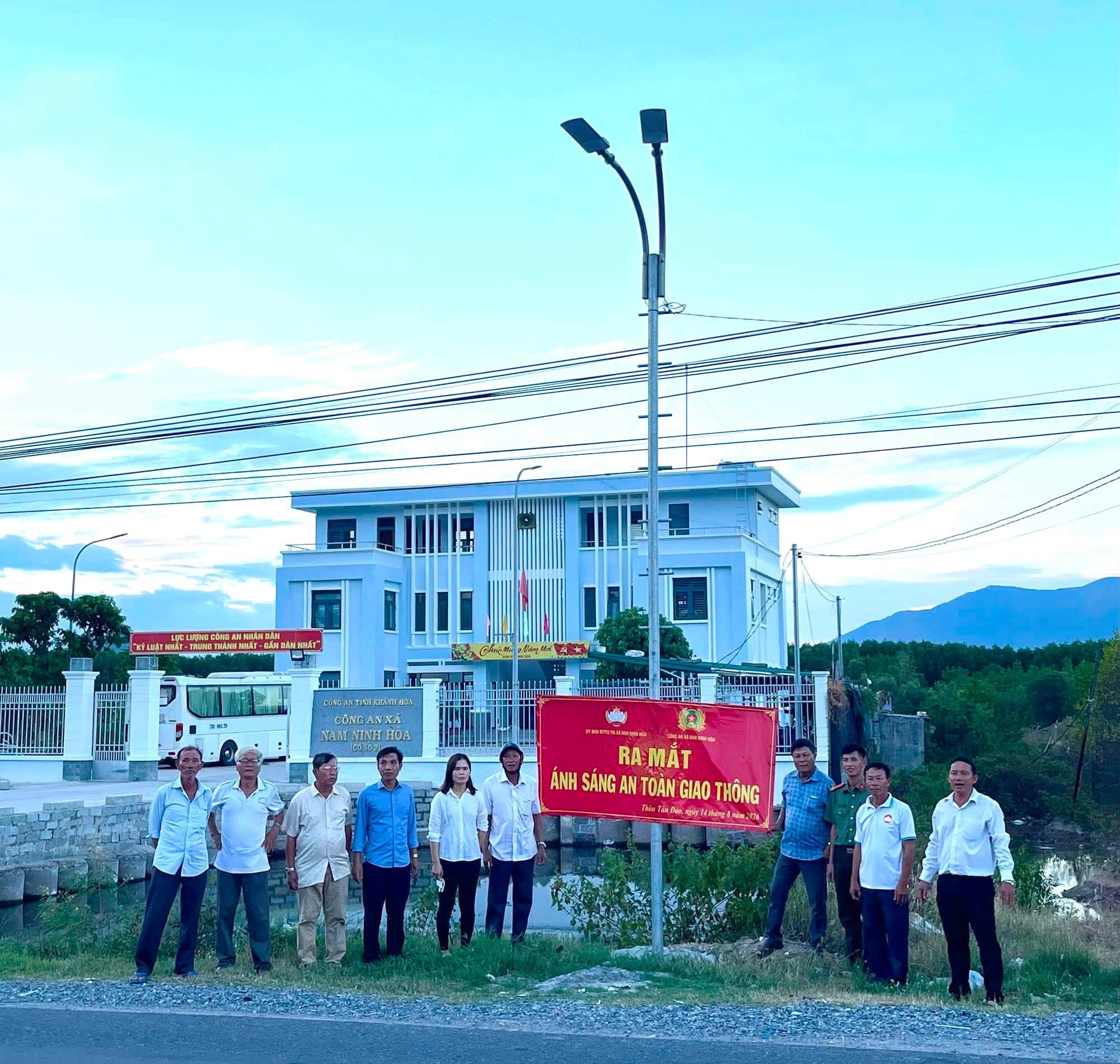 Ra mắt mô hình “Ánh sáng an toàn giao thông” tại xã Nam Ninh Hòa
