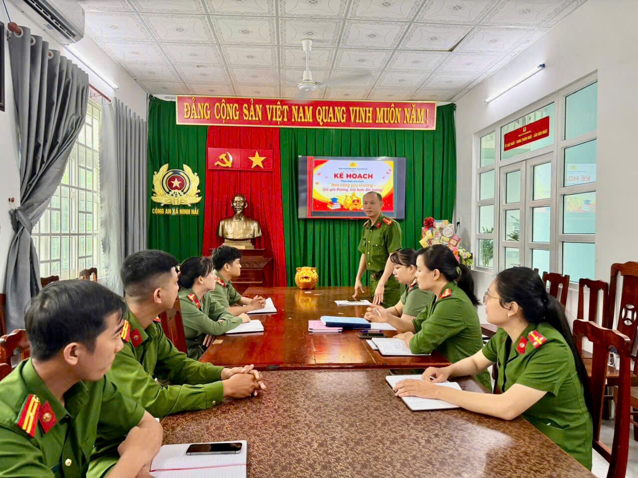 Công an xã Ninh Hải triển khai đồng loạt 02 mô hình an sinh xã hội chung tay chăm lo học sinh có hoàn cảnh khó khăn
