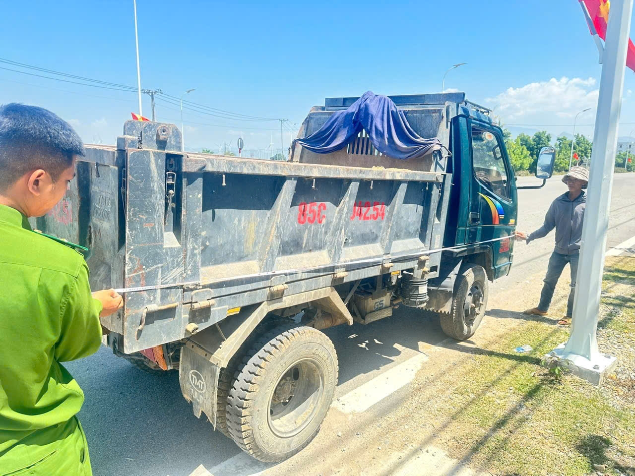 Công an xã Ninh Hải triển khai tổng rà soát xe ô tô các loại