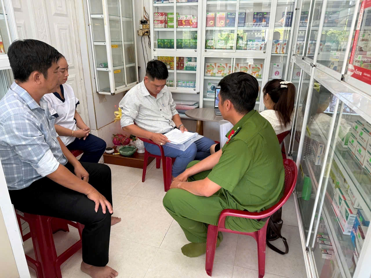 Công an xã Ninh Hải phối hợp kiếm tra công tác hành nghề Y - Dược tư nhân trên địa bàn xã Ninh Hải năm 2026