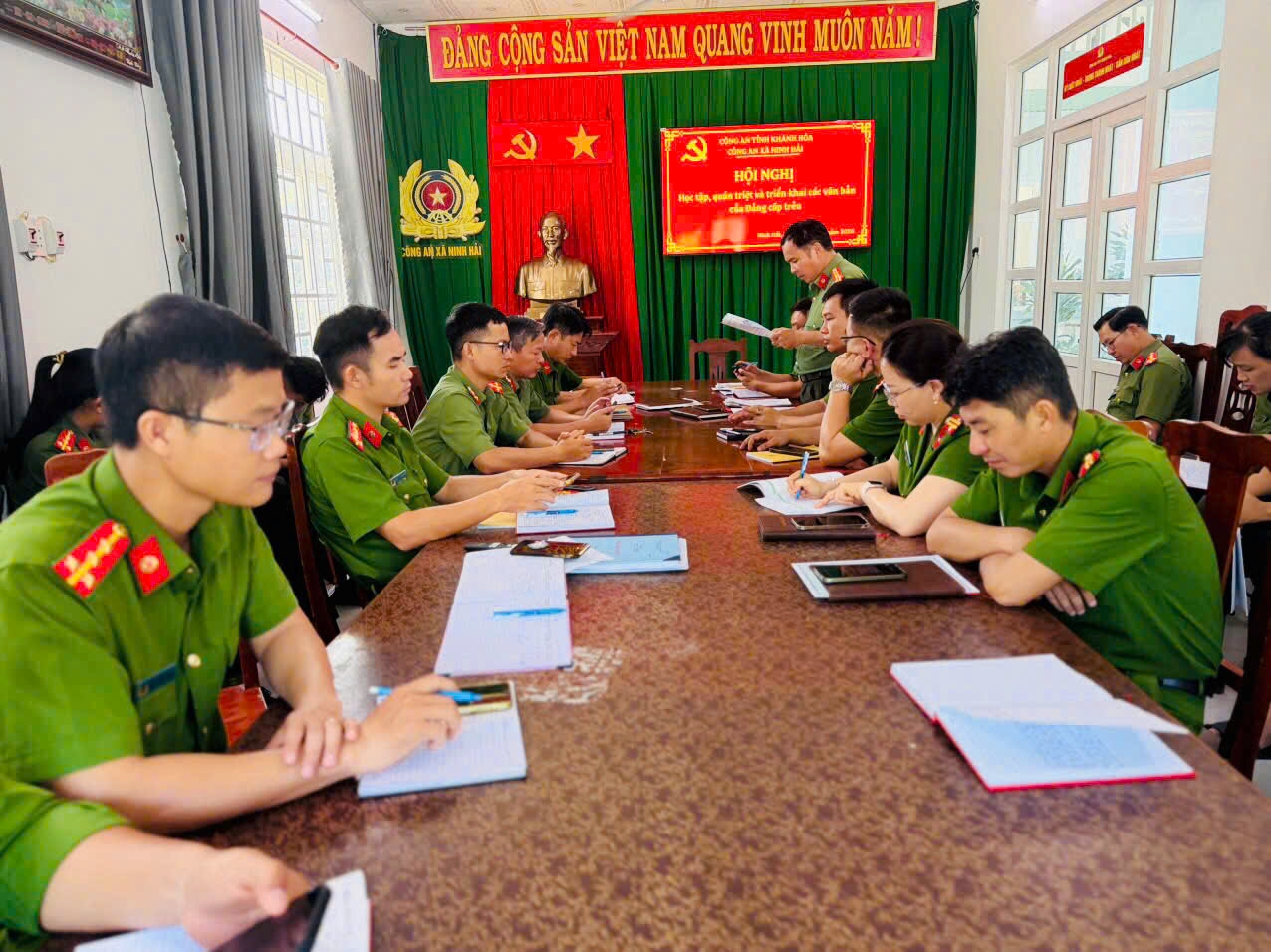 Đảng ủy Công an xã Ninh Hải tổ chức học tập, quán triệt, triển khai thực hiện Quy định chuẩn mực đạo đức cách mạng của cán bộ, đảng viên, công chức, viên chức trong giai đoạn mới