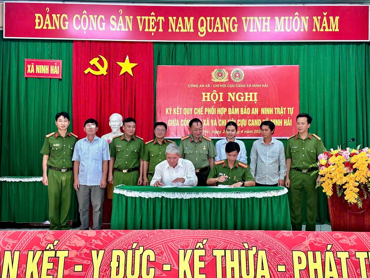 Công an xã Ninh Hải tổ chức Hội nghị ký kết quy chế phối hợp đảm bảo an ninh, trật tự và xây dựng phong trào toàn dân bảo vệ an ninh Tổ quốc với Chi hội Cựu Công an nhân dân