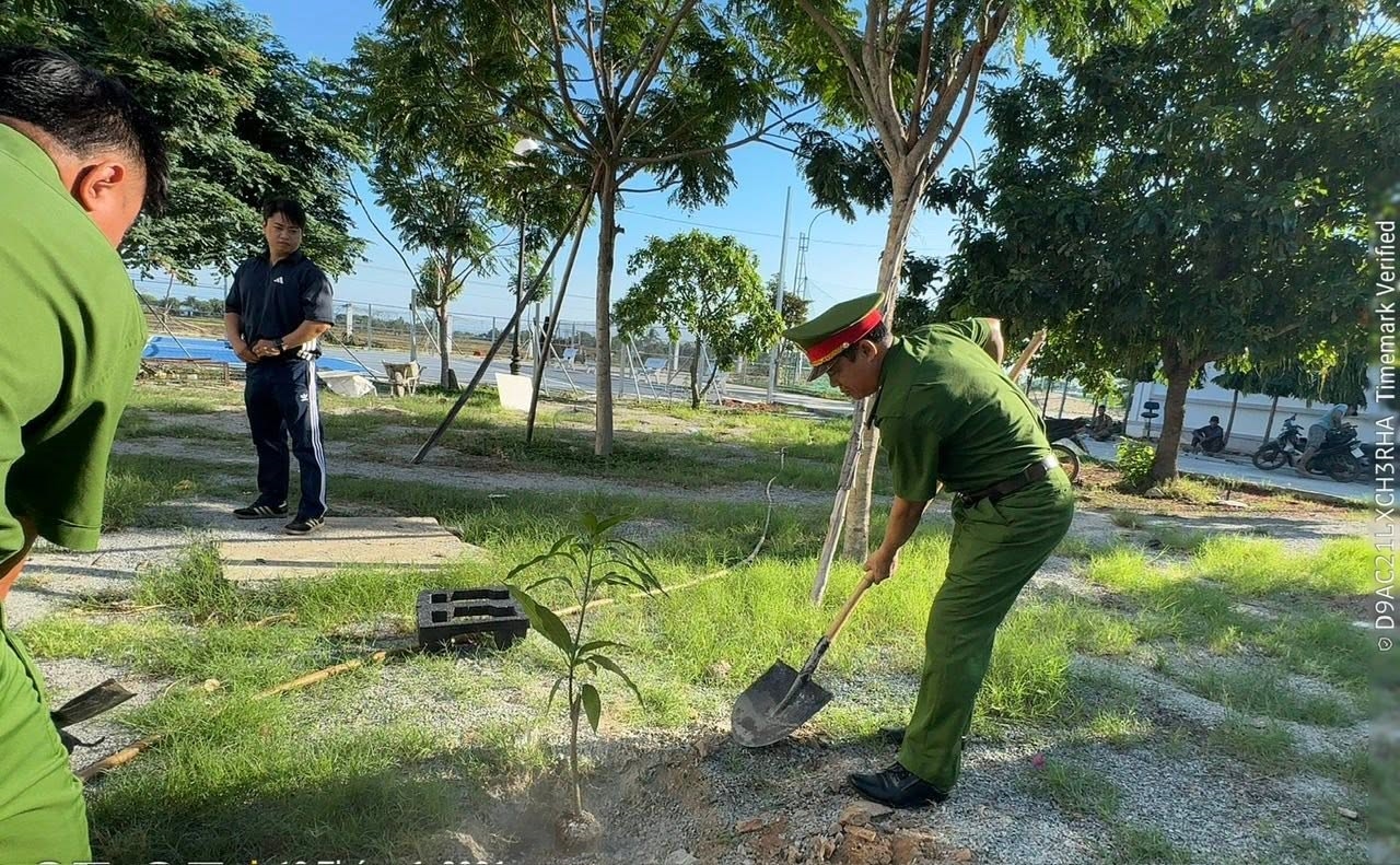 Công an xã Ninh Phước hưởng ứng Tháng hành động vì môi trường, Ngày Đại dương thế giới