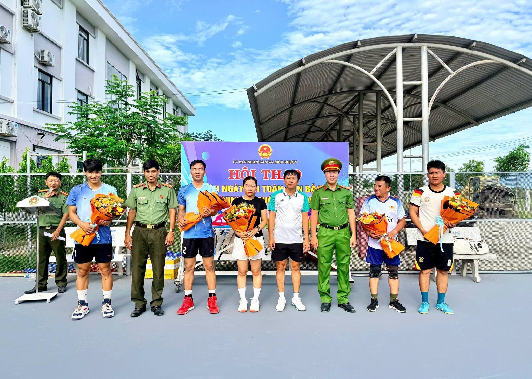 Công an xã Ninh Phước tham gia hội thao chào mừng kỷ niệm 21 năm Ngày hội toàn dân bảo vệ an ninh Tổ quốc