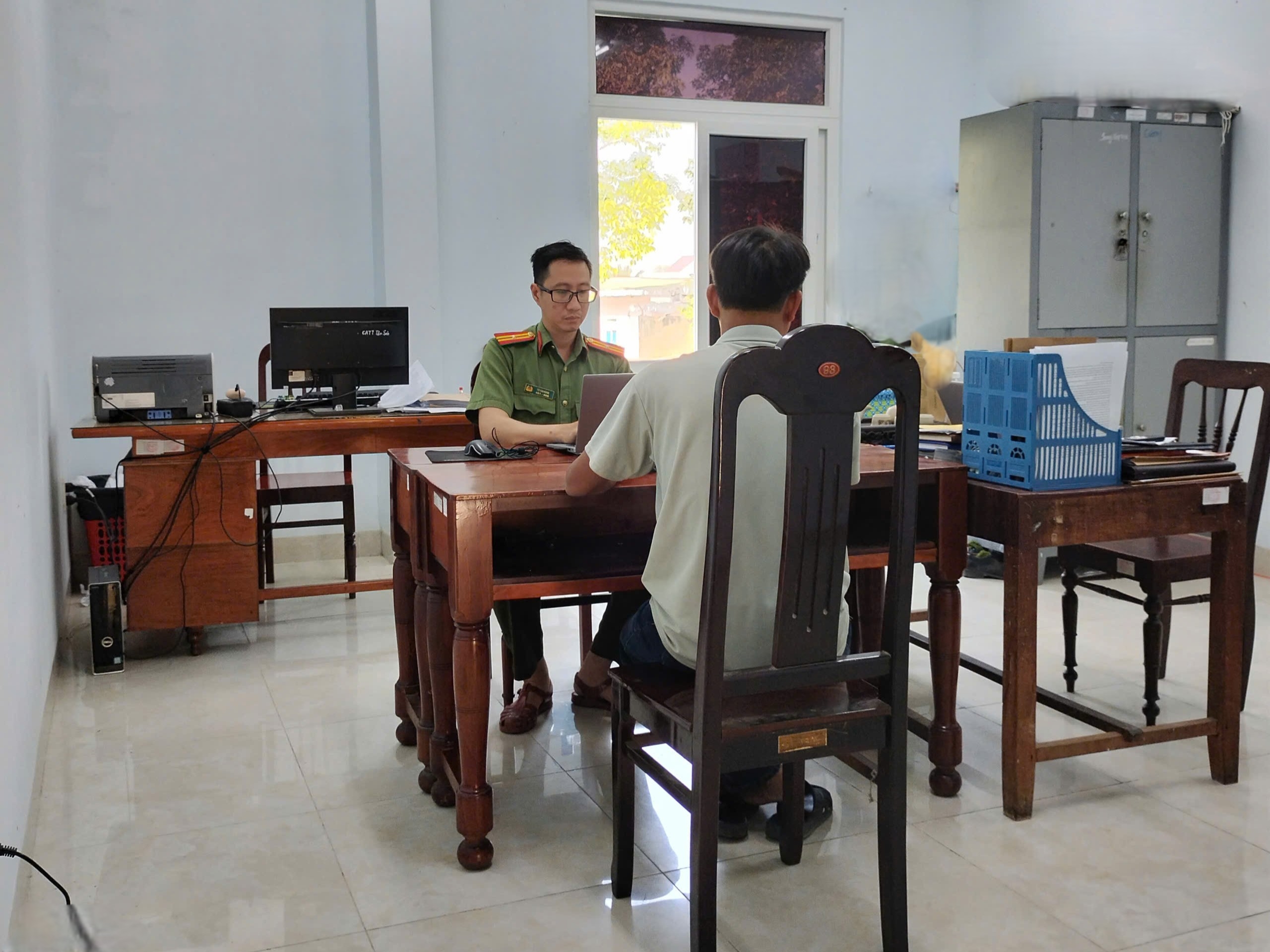 Công an xã Ninh Sơn làm việc, xử lý trường hợp đăng tải nội dung xúc phạm lực lượng chức năng trên mạng xã hội